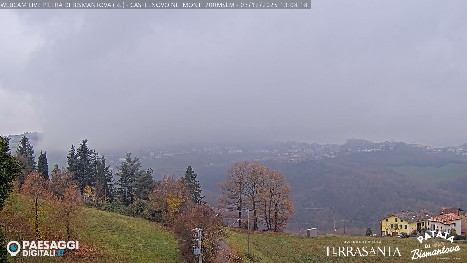  Pietra di Bismantova (Stone of Bismantova) Hill  & Castelnovo ne' Monti Comune Live Cam - Quarqua, Castelnovo ne' Monti, Reggia Emilia, Emilia-Romagna, Italy