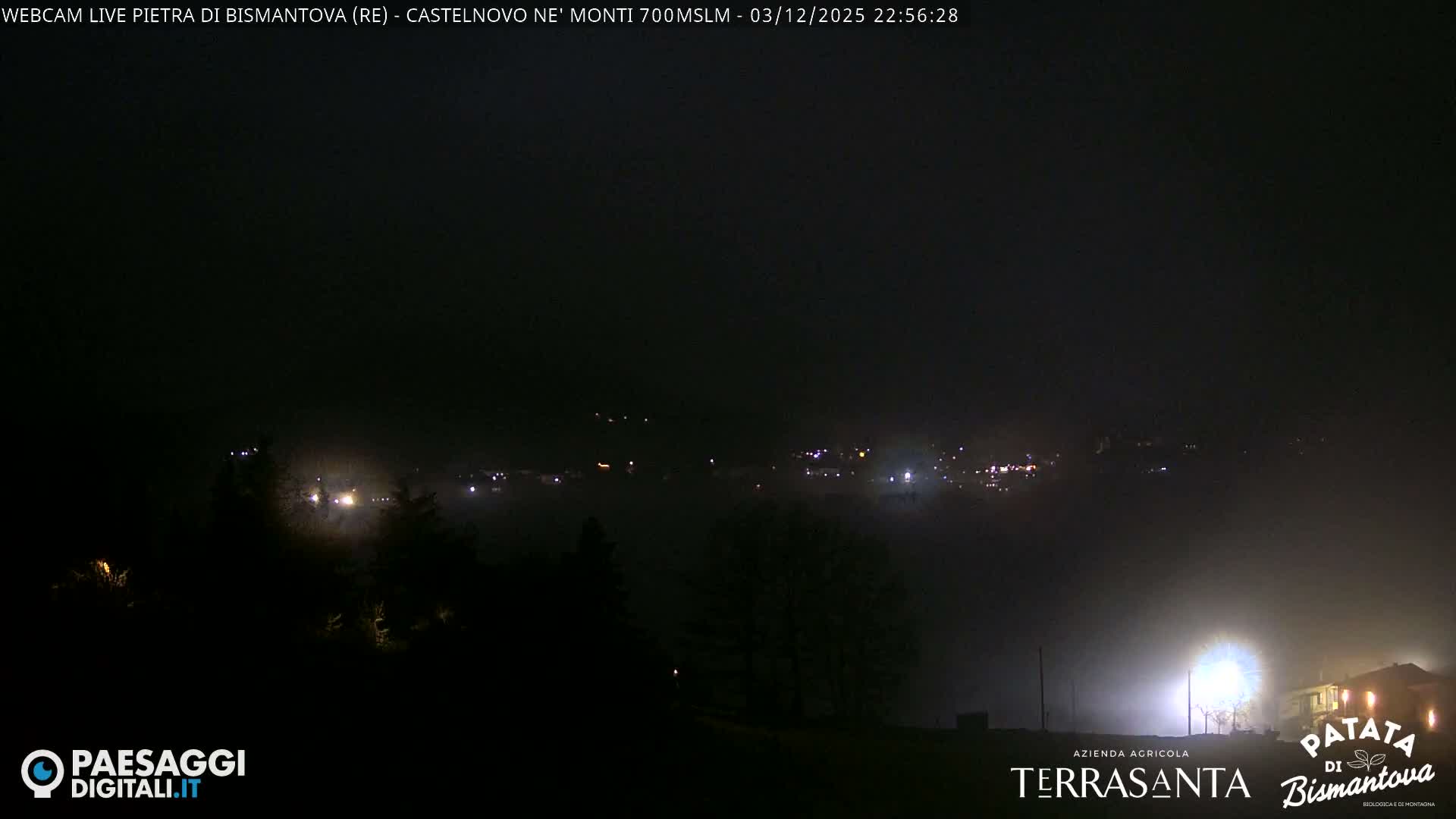  Pietra di Bismantova (Stone of Bismantova) Hill  & Castelnovo ne' Monti Comune Live Cam - Quarqua, Castelnovo ne' Monti, Reggia Emilia, Emilia-Romagna, Italy