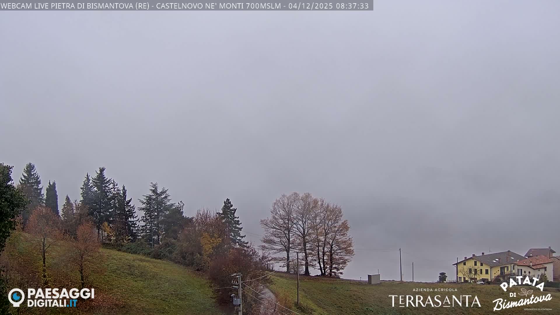  Pietra di Bismantova (Stone of Bismantova) Hill  & Castelnovo ne' Monti Comune Live Cam - Quarqua, Castelnovo ne' Monti, Reggia Emilia, Emilia-Romagna, Italy