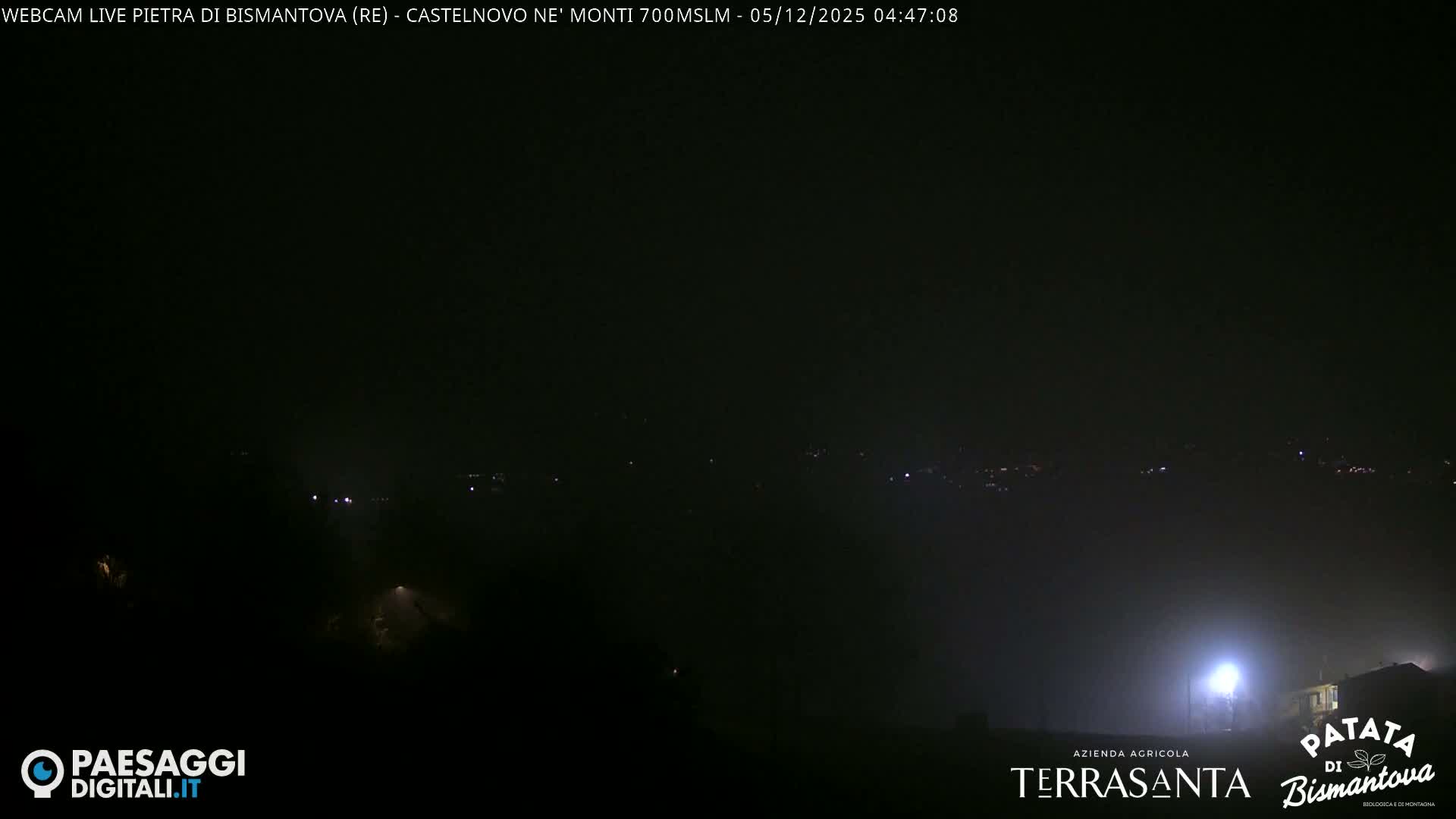  Pietra di Bismantova (Stone of Bismantova) Hill  & Castelnovo ne' Monti Comune Live Cam - Quarqua, Castelnovo ne' Monti, Reggia Emilia, Emilia-Romagna, Italy