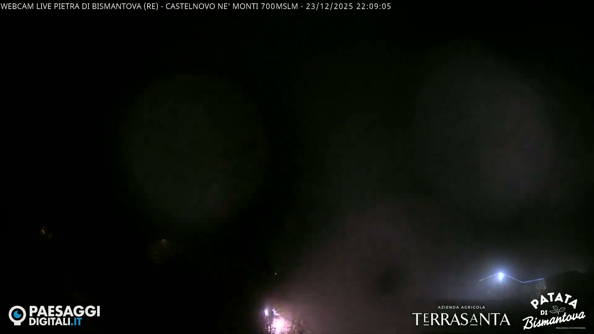  Pietra di Bismantova (Stone of Bismantova) Hill  & Castelnovo ne' Monti Comune Live Cam - Quarqua, Castelnovo ne' Monti, Reggia Emilia, Emilia-Romagna, Italy