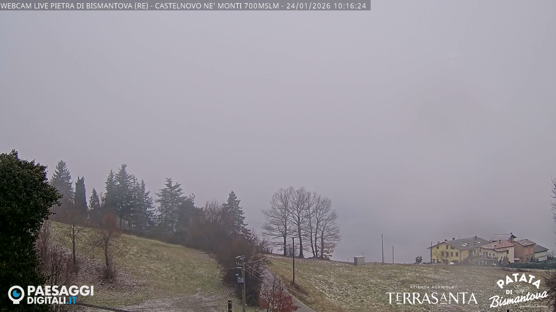  Pietra di Bismantova (Stone of Bismantova) Hill  & Castelnovo ne' Monti Comune Live Cam - Quarqua, Castelnovo ne' Monti, Reggia Emilia, Emilia-Romagna, Italy