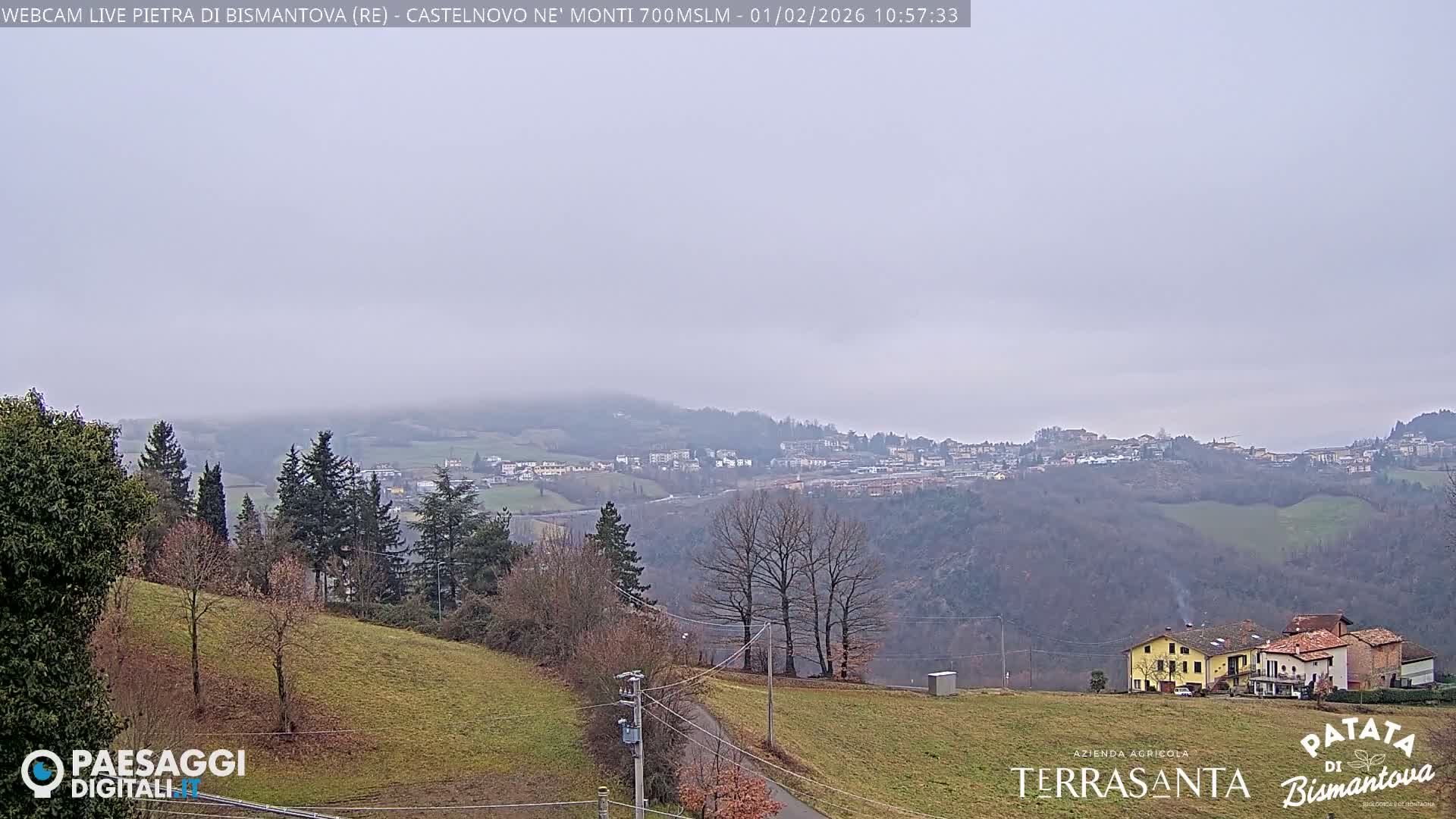  Pietra di Bismantova (Stone of Bismantova) Hill  & Castelnovo ne' Monti Comune Live Cam - Quarqua, Castelnovo ne' Monti, Reggia Emilia, Emilia-Romagna, Italy