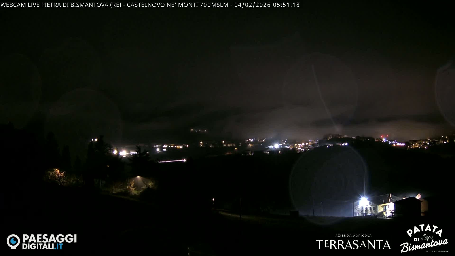  Pietra di Bismantova (Stone of Bismantova) Hill  & Castelnovo ne' Monti Comune Live Cam - Quarqua, Castelnovo ne' Monti, Reggia Emilia, Emilia-Romagna, Italy