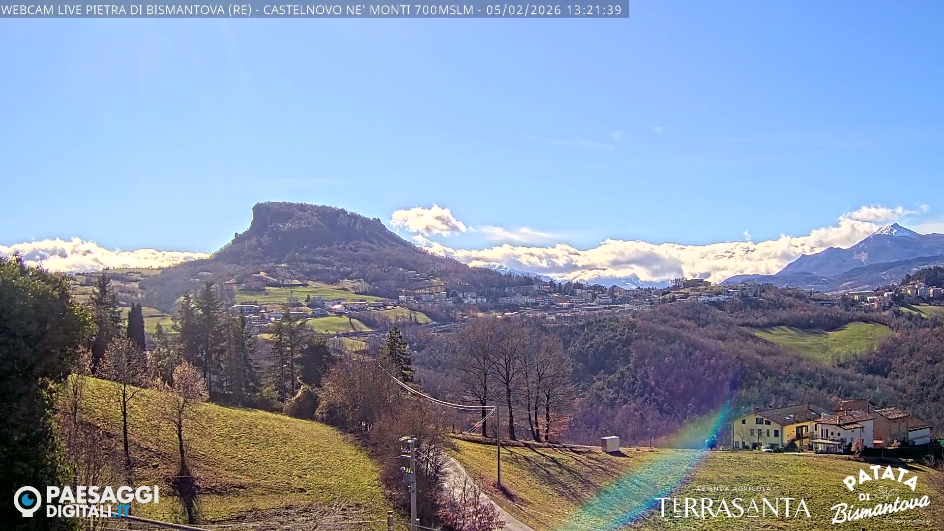  Pietra di Bismantova (Stone of Bismantova) Hill  & Castelnovo ne' Monti Comune Live Cam - Quarqua, Castelnovo ne' Monti, Reggia Emilia, Emilia-Romagna, Italy