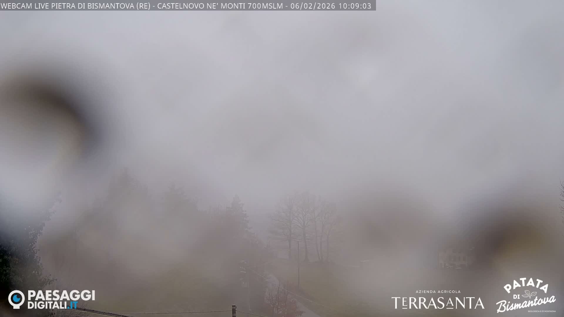  Pietra di Bismantova (Stone of Bismantova) Hill  & Castelnovo ne' Monti Comune Live Cam - Quarqua, Castelnovo ne' Monti, Reggia Emilia, Emilia-Romagna, Italy