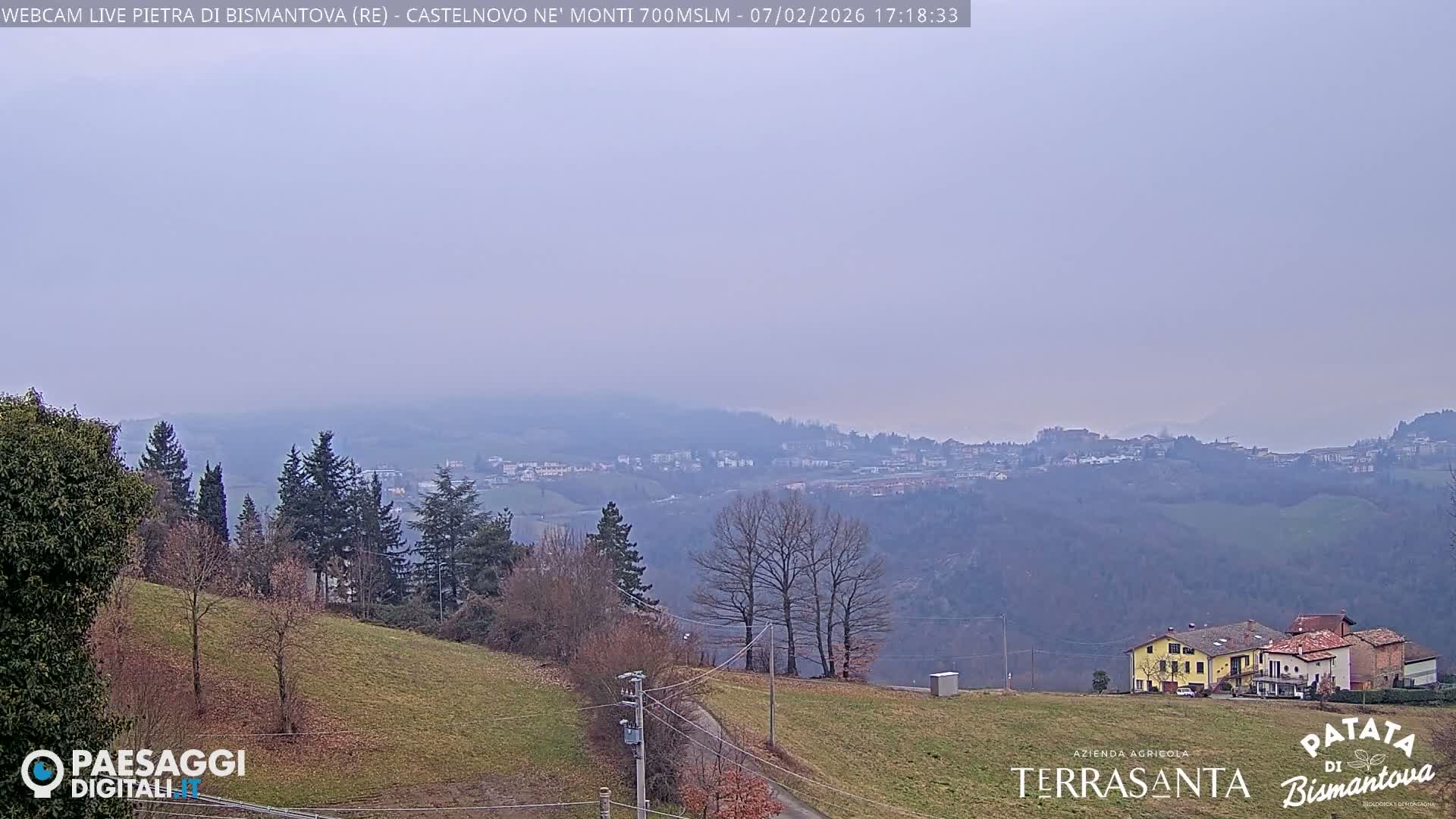 Pietra di Bismantova (Stone of Bismantova) Hill  & Castelnovo ne' Monti Comune Live Cam - Quarqua, Castelnovo ne' Monti, Reggia Emilia, Emilia-Romagna, Italy
