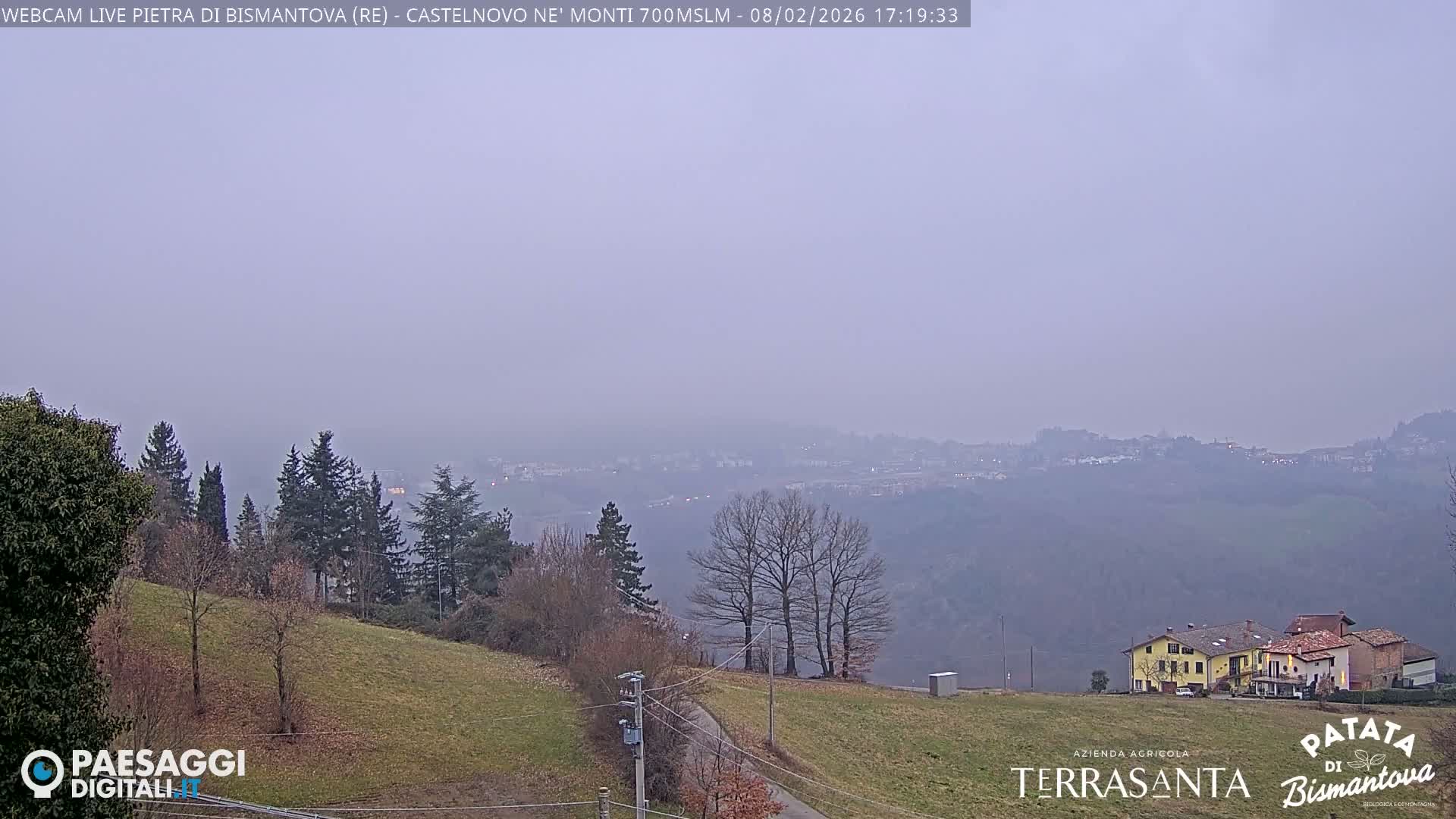  Pietra di Bismantova (Stone of Bismantova) Hill  & Castelnovo ne' Monti Comune Live Cam - Quarqua, Castelnovo ne' Monti, Reggia Emilia, Emilia-Romagna, Italy