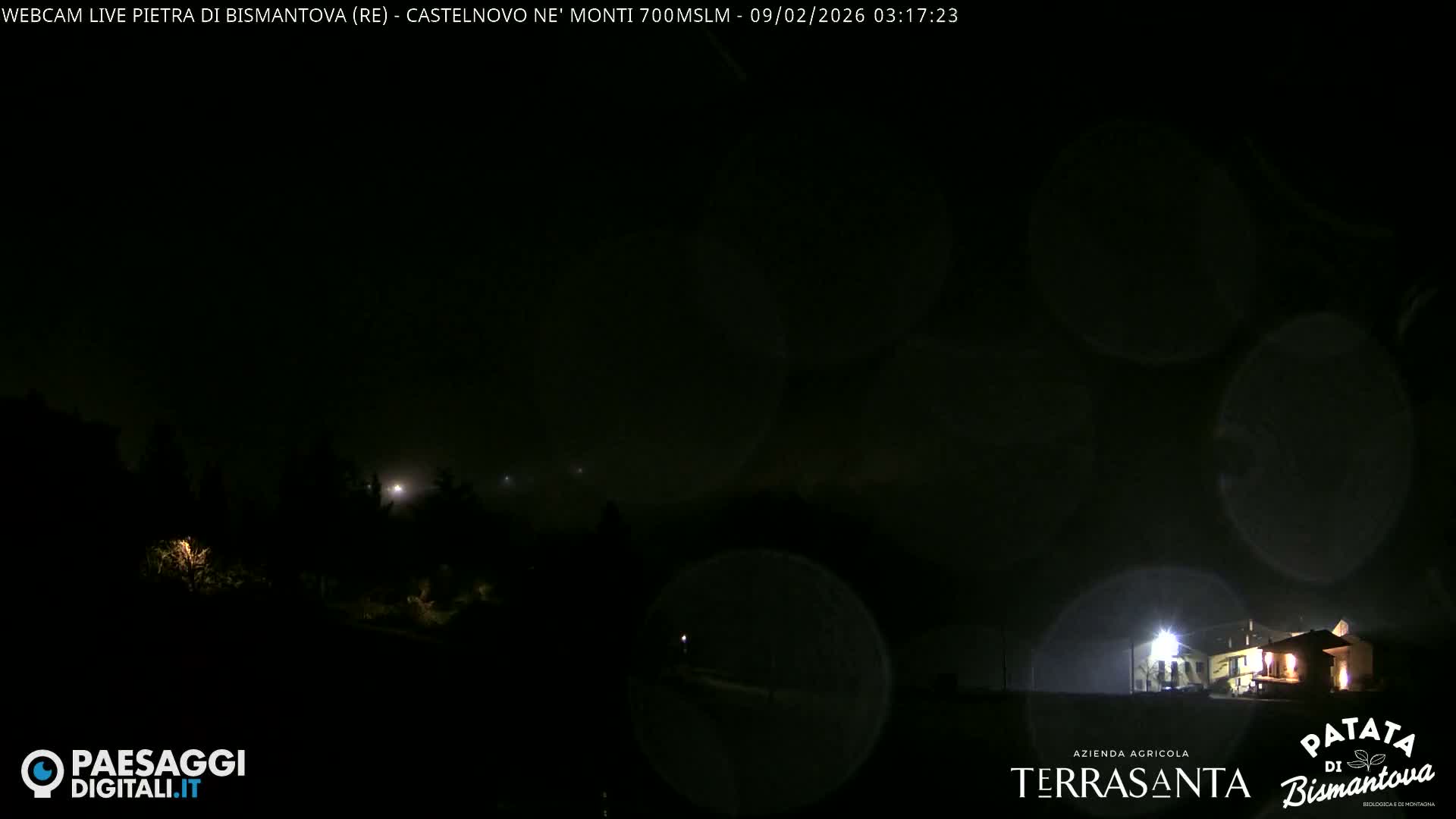  Pietra di Bismantova (Stone of Bismantova) Hill  & Castelnovo ne' Monti Comune Live Cam - Quarqua, Castelnovo ne' Monti, Reggia Emilia, Emilia-Romagna, Italy