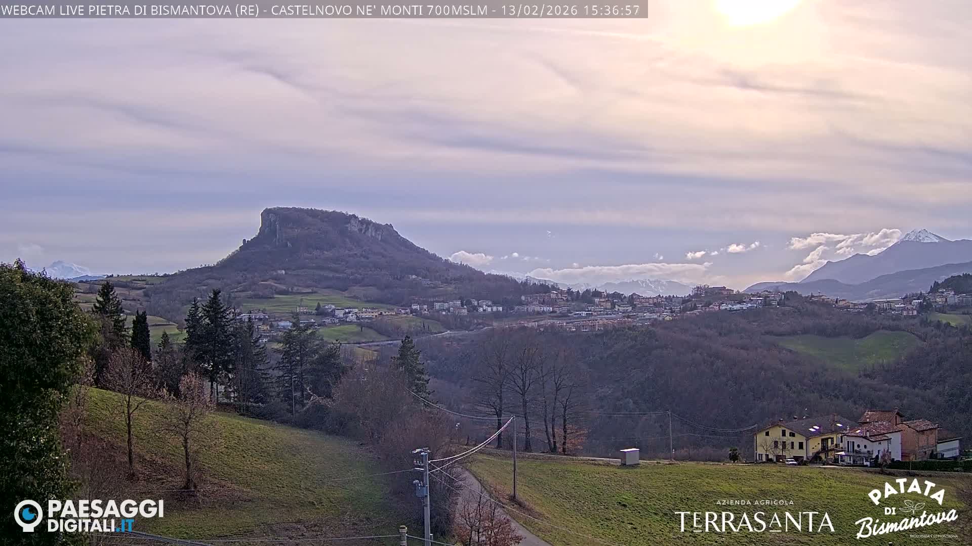  Pietra di Bismantova (Stone of Bismantova) Hill  & Castelnovo ne' Monti Comune Live Cam - Quarqua, Castelnovo ne' Monti, Reggia Emilia, Emilia-Romagna, Italy