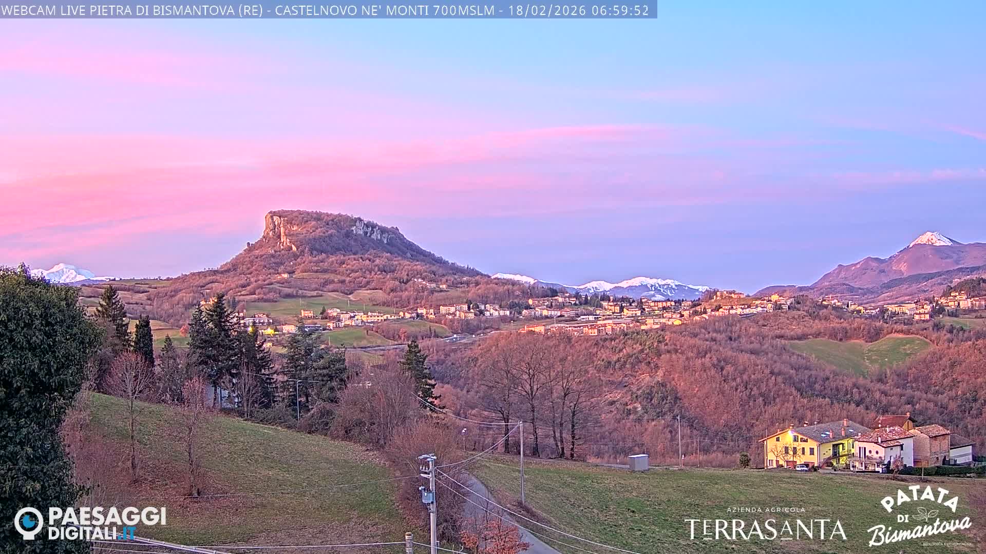  Pietra di Bismantova (Stone of Bismantova) Hill  & Castelnovo ne' Monti Comune Live Cam - Quarqua, Castelnovo ne' Monti, Reggia Emilia, Emilia-Romagna, Italy