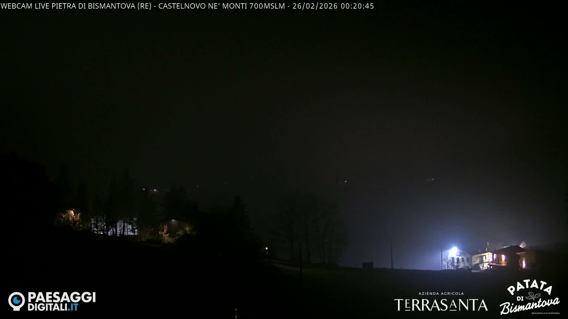  Pietra di Bismantova (Stone of Bismantova) Hill  & Castelnovo ne' Monti Comune Live Cam - Quarqua, Castelnovo ne' Monti, Reggia Emilia, Emilia-Romagna, Italy