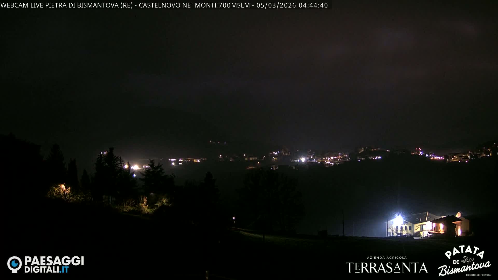  Pietra di Bismantova (Stone of Bismantova) Hill  & Castelnovo ne' Monti Comune Live Cam - Quarqua, Castelnovo ne' Monti, Reggia Emilia, Emilia-Romagna, Italy