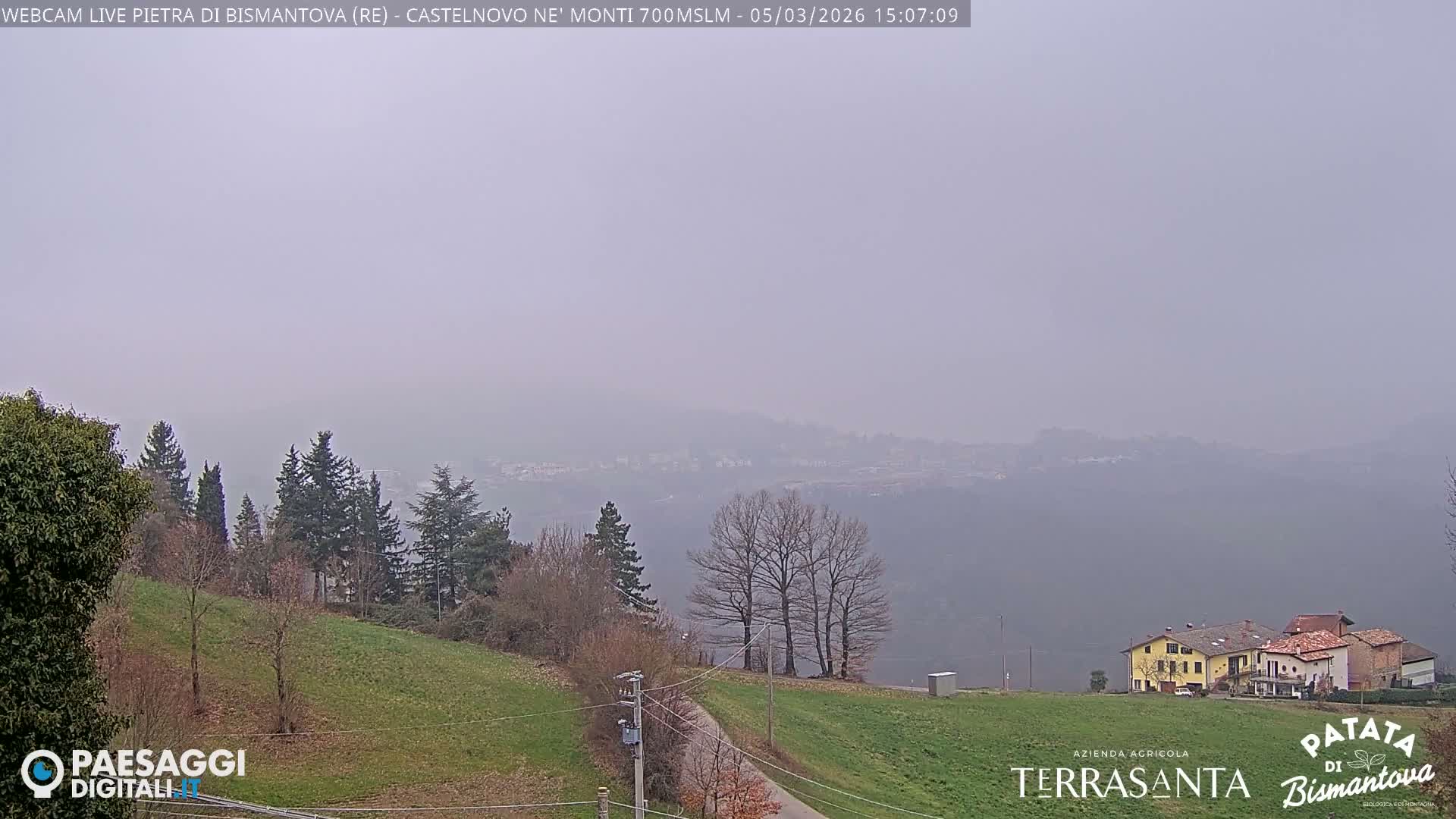  Pietra di Bismantova (Stone of Bismantova) Hill  & Castelnovo ne' Monti Comune Live Cam - Quarqua, Castelnovo ne' Monti, Reggia Emilia, Emilia-Romagna, Italy