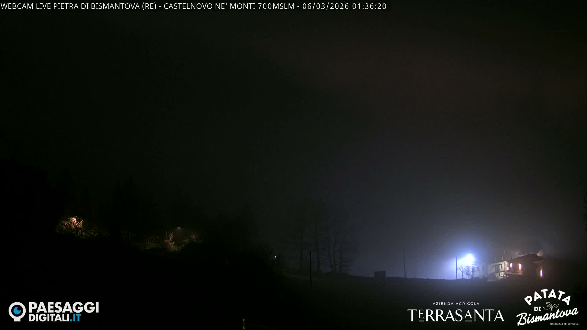  Pietra di Bismantova (Stone of Bismantova) Hill  & Castelnovo ne' Monti Comune Live Cam - Quarqua, Castelnovo ne' Monti, Reggia Emilia, Emilia-Romagna, Italy