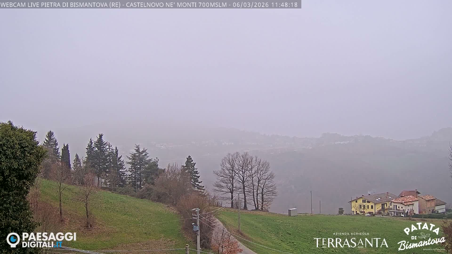  Pietra di Bismantova (Stone of Bismantova) Hill  & Castelnovo ne' Monti Comune Live Cam - Quarqua, Castelnovo ne' Monti, Reggia Emilia, Emilia-Romagna, Italy