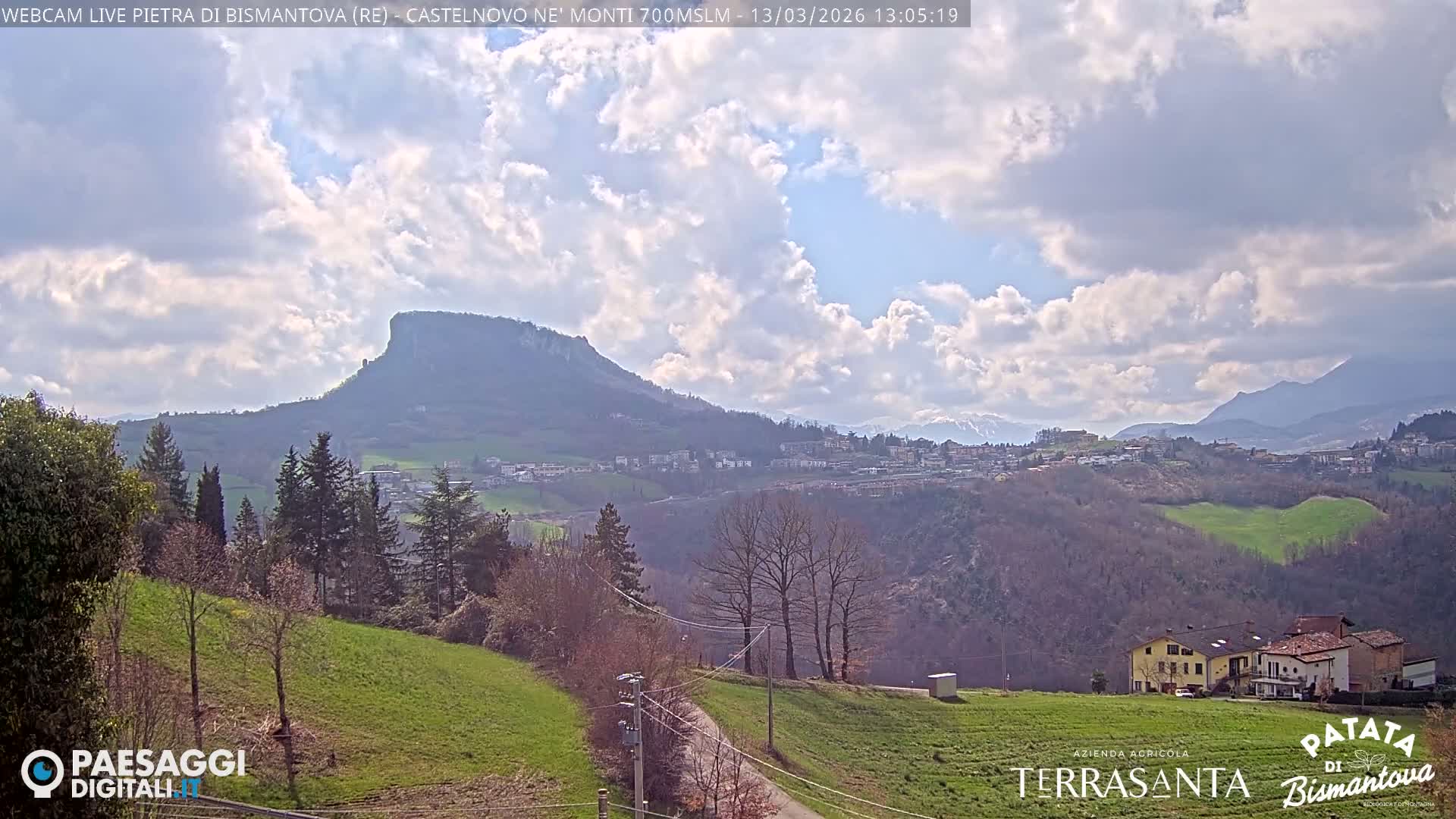  Pietra di Bismantova (Stone of Bismantova) Hill  & Castelnovo ne' Monti Comune Live Cam - Quarqua, Castelnovo ne' Monti, Reggia Emilia, Emilia-Romagna, Italy