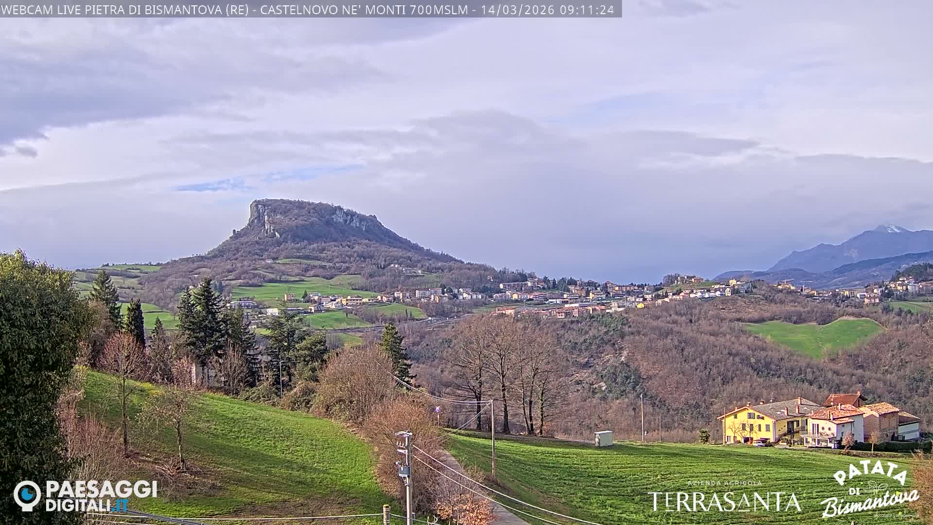  Pietra di Bismantova (Stone of Bismantova) Hill  & Castelnovo ne' Monti Comune Live Cam - Quarqua, Castelnovo ne' Monti, Reggia Emilia, Emilia-Romagna, Italy