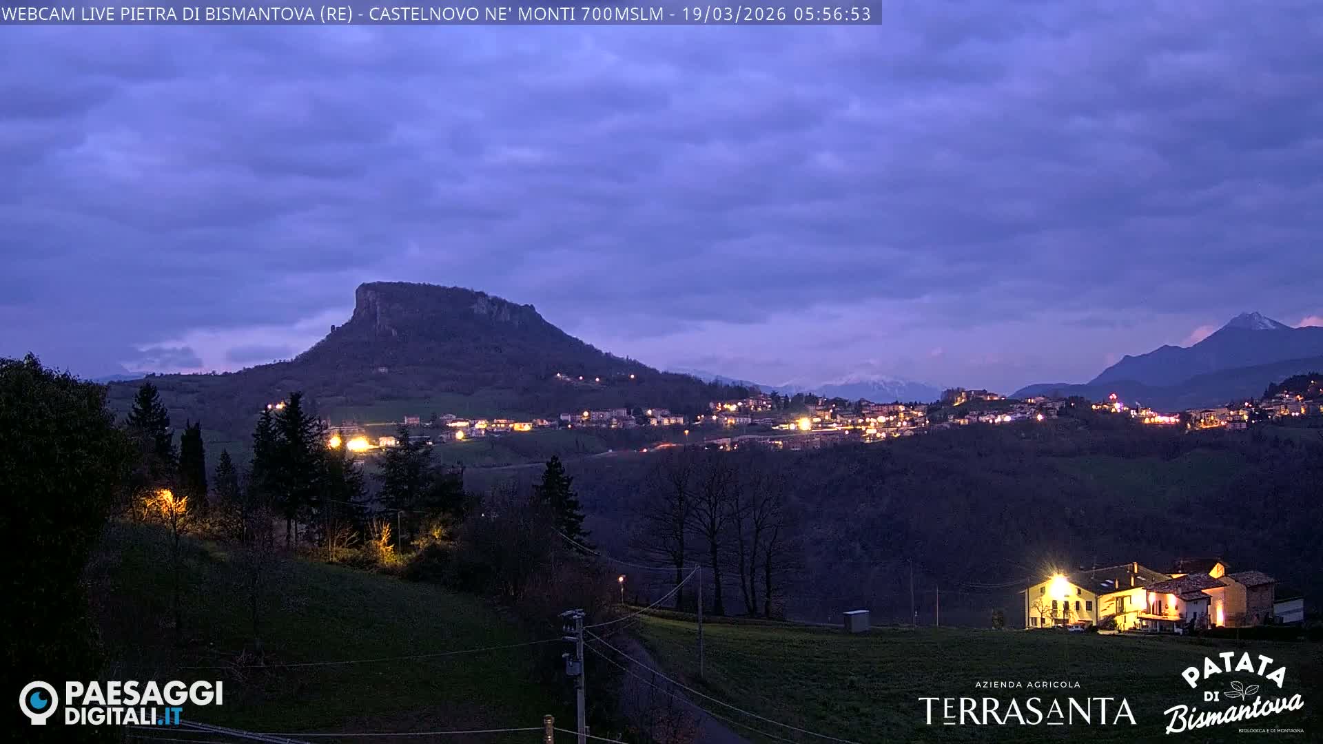  Pietra di Bismantova (Stone of Bismantova) Hill  & Castelnovo ne' Monti Comune Live Cam - Quarqua, Castelnovo ne' Monti, Reggia Emilia, Emilia-Romagna, Italy