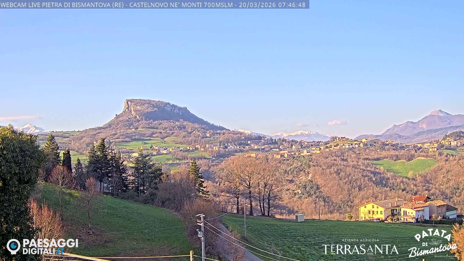  Pietra di Bismantova (Stone of Bismantova) Hill  & Castelnovo ne' Monti Comune Live Cam - Quarqua, Castelnovo ne' Monti, Reggia Emilia, Emilia-Romagna, Italy