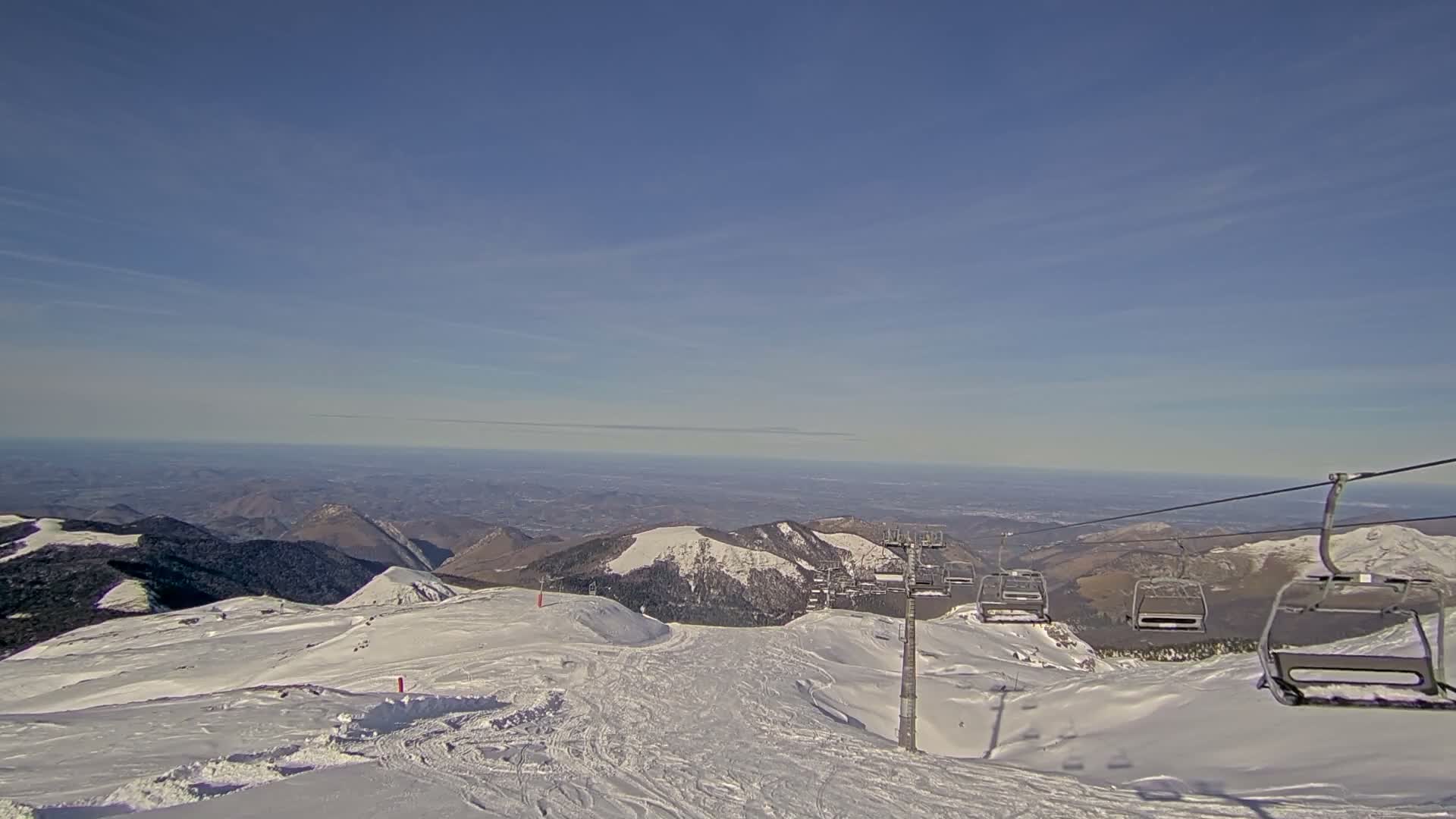 Arette La Pierre-Saint-Martin Summit Ski Slope & France - Spain Border Live Cam - Arette, Pyrenees-Atlantiques, Nouvelle-Aquitaine, France