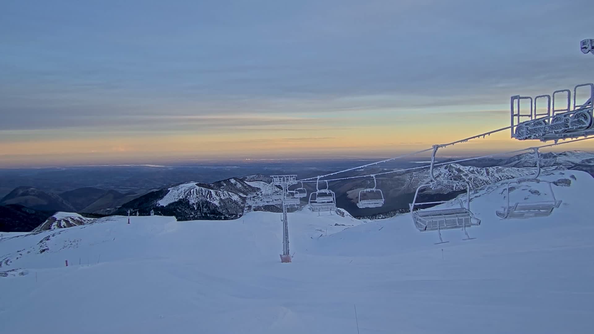 Arette La Pierre-Saint-Martin Summit Ski Slope & France - Spain Border Live Cam - Arette, Pyrenees-Atlantiques, Nouvelle-Aquitaine, France