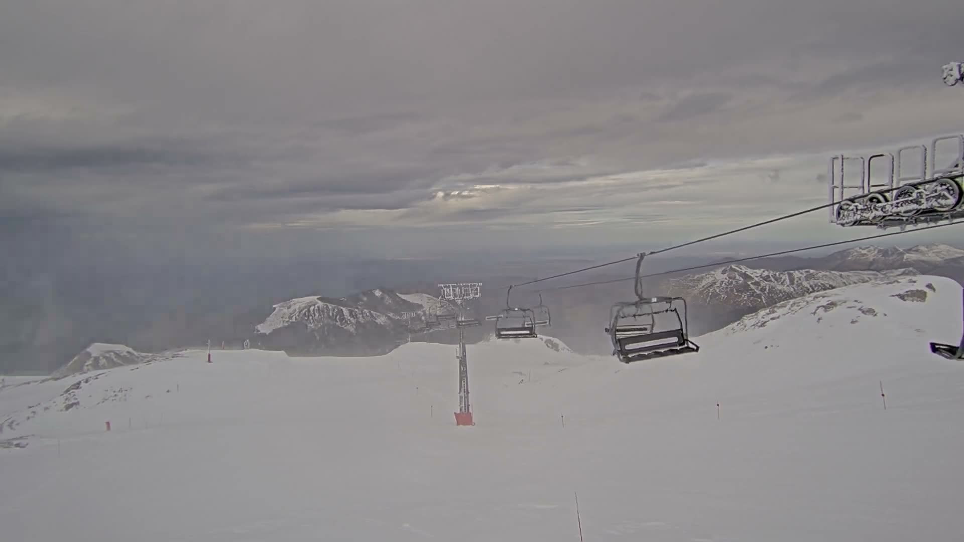 Arette La Pierre-Saint-Martin Summit Ski Slope & France - Spain Border Live Cam - Arette, Pyrenees-Atlantiques, Nouvelle-Aquitaine, France