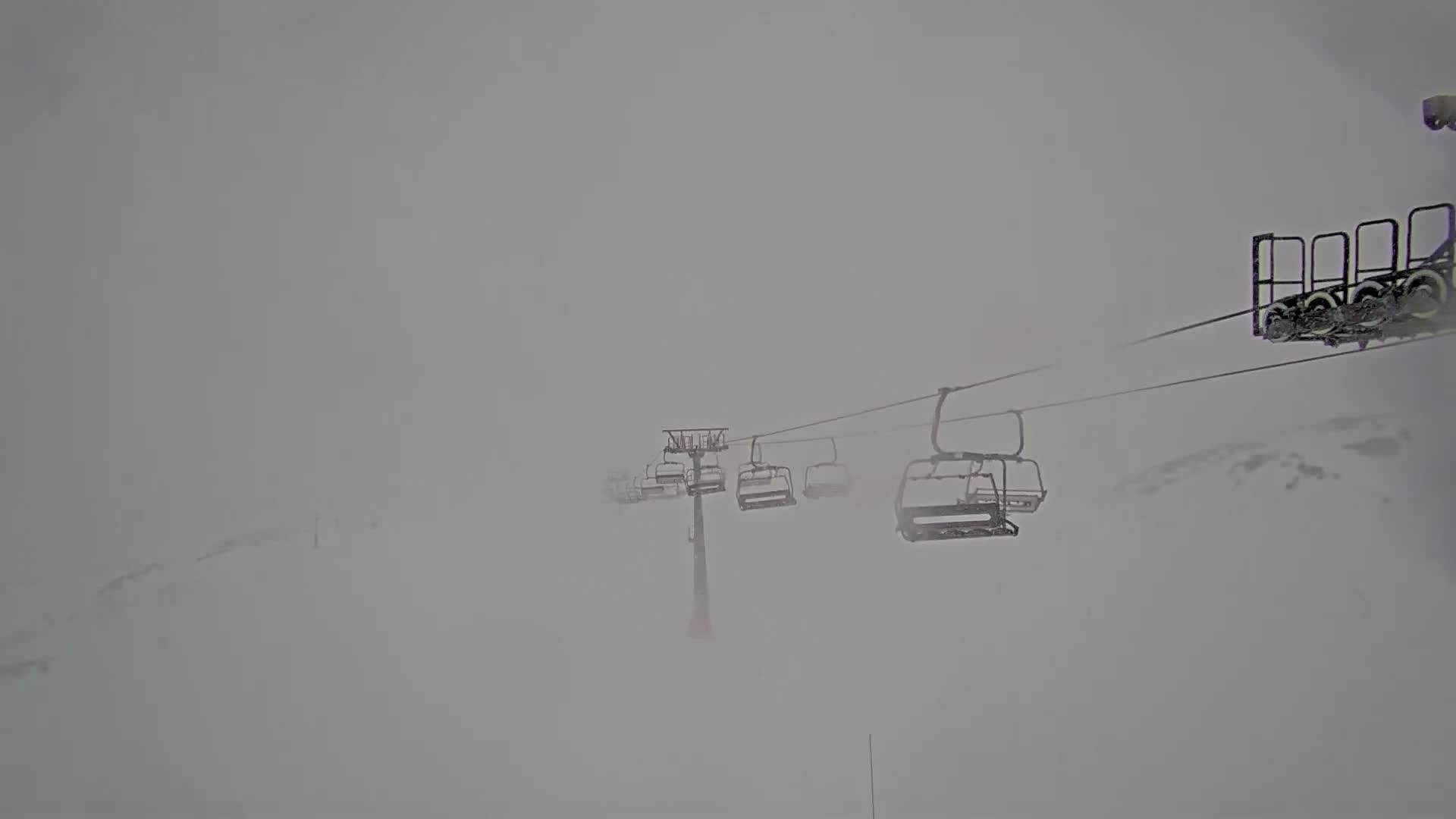 Arette La Pierre-Saint-Martin Summit Ski Slope & France - Spain Border Live Cam - Arette, Pyrenees-Atlantiques, Nouvelle-Aquitaine, France