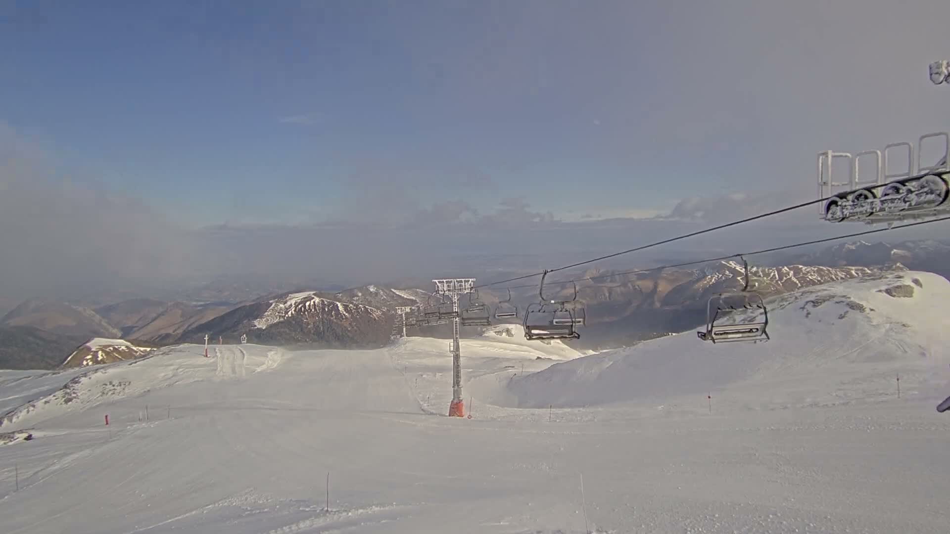 Arette La Pierre-Saint-Martin Summit Ski Slope & France - Spain Border Live Cam - Arette, Pyrenees-Atlantiques, Nouvelle-Aquitaine, France