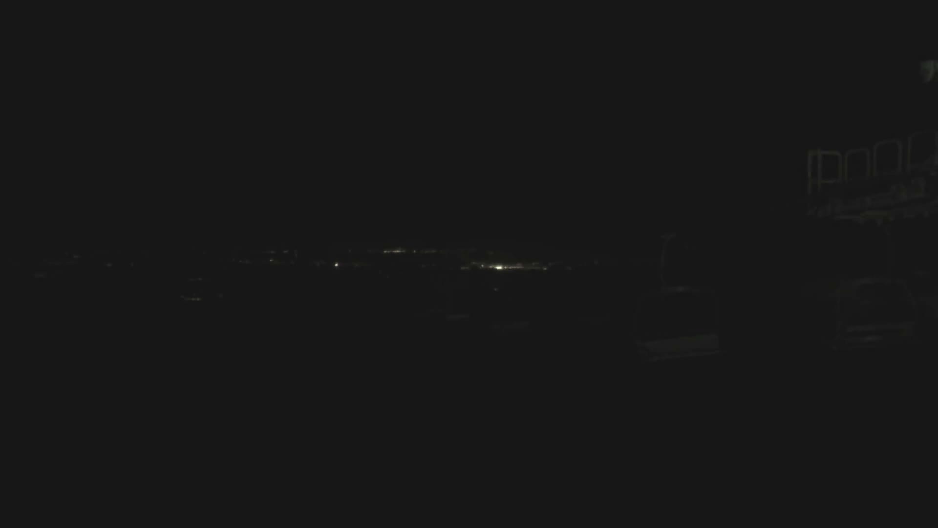 Arette La Pierre-Saint-Martin Summit Ski Slope & France - Spain Border Live Cam - Arette, Pyrenees-Atlantiques, Nouvelle-Aquitaine, France