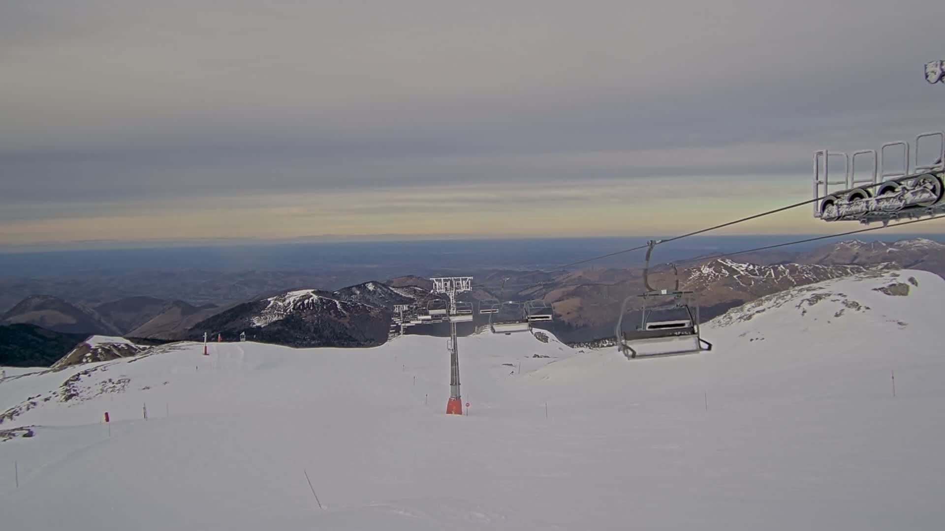 Arette La Pierre-Saint-Martin Summit Ski Slope & France - Spain Border Live Cam - Arette, Pyrenees-Atlantiques, Nouvelle-Aquitaine, France