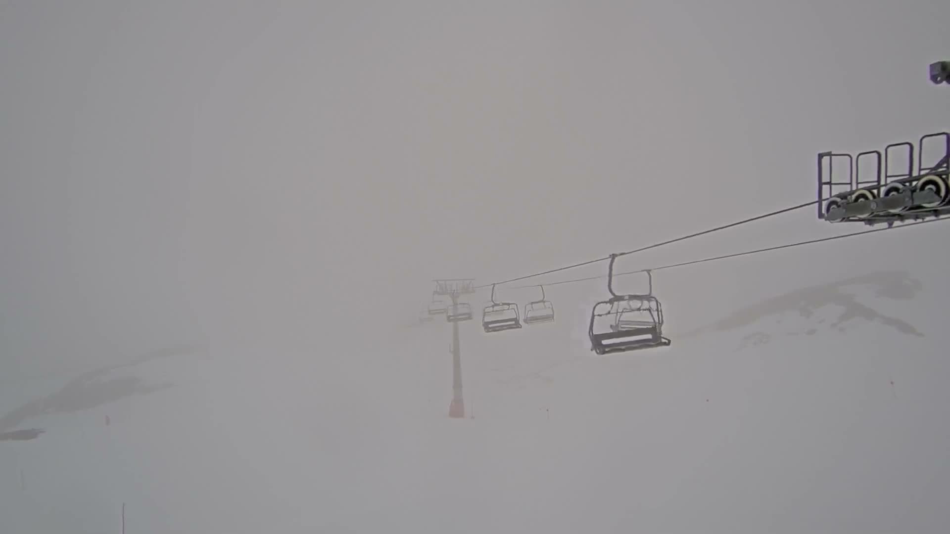 Arette La Pierre-Saint-Martin Summit Ski Slope & France - Spain Border Live Cam - Arette, Pyrenees-Atlantiques, Nouvelle-Aquitaine, France