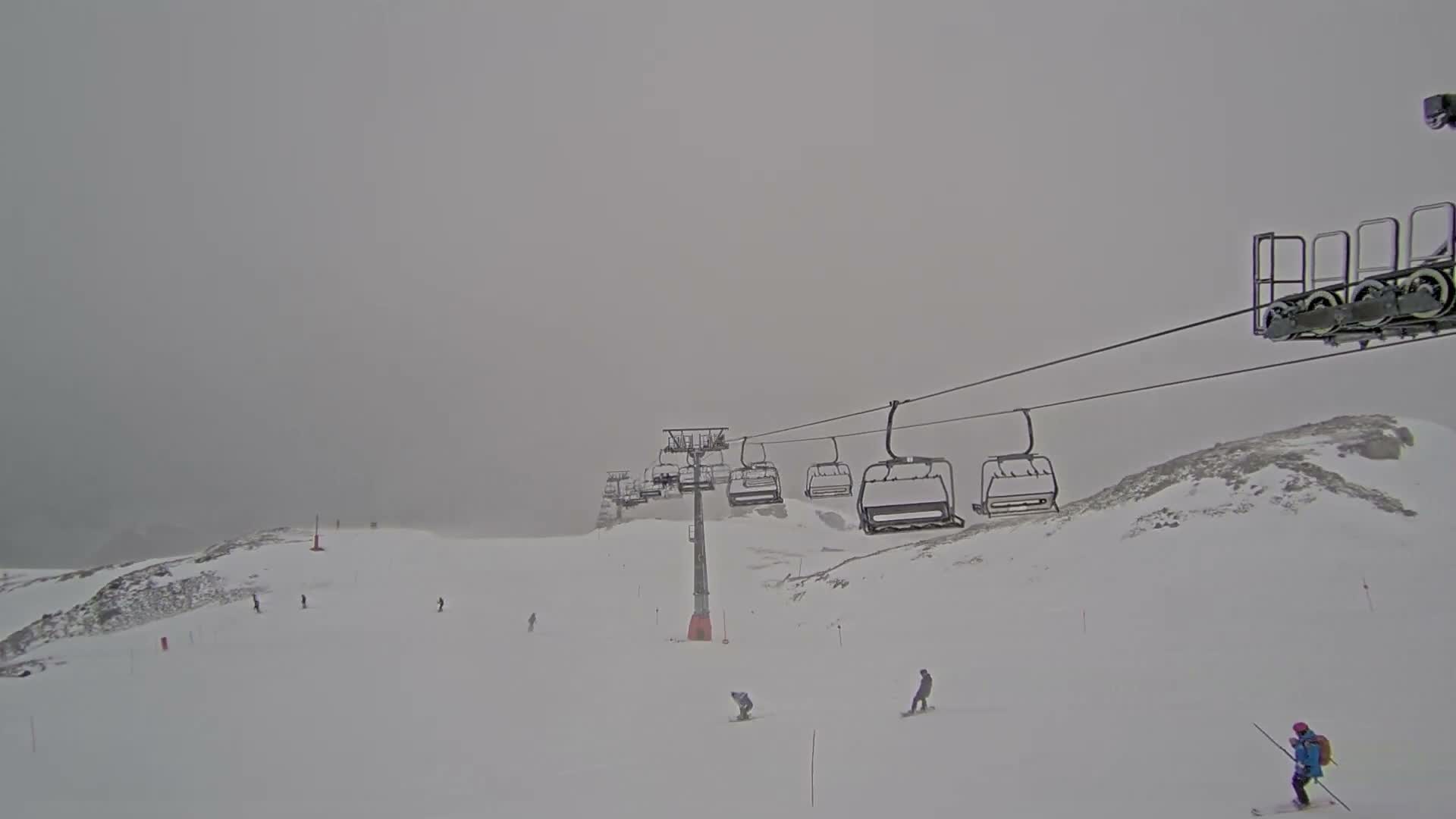 Arette La Pierre-Saint-Martin Summit Ski Slope & France - Spain Border Live Cam - Arette, Pyrenees-Atlantiques, Nouvelle-Aquitaine, France