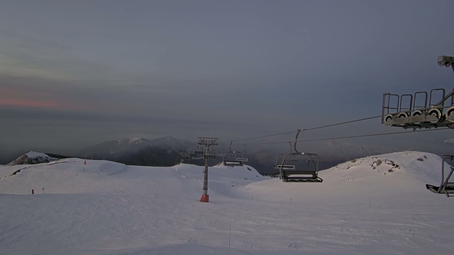 Arette La Pierre-Saint-Martin Summit Ski Slope & France - Spain Border Live Cam - Arette, Pyrenees-Atlantiques, Nouvelle-Aquitaine, France