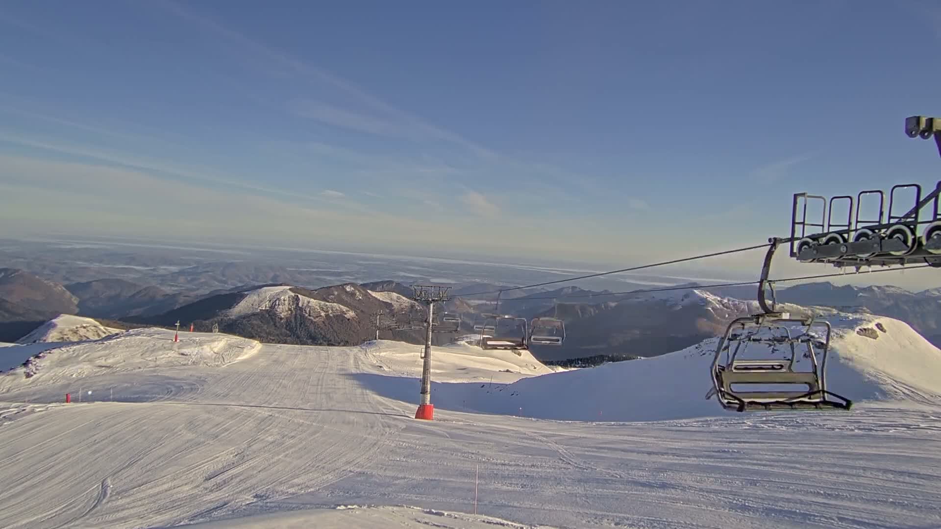 Arette La Pierre-Saint-Martin Summit Ski Slope & France - Spain Border Live Cam - Arette, Pyrenees-Atlantiques, Nouvelle-Aquitaine, France