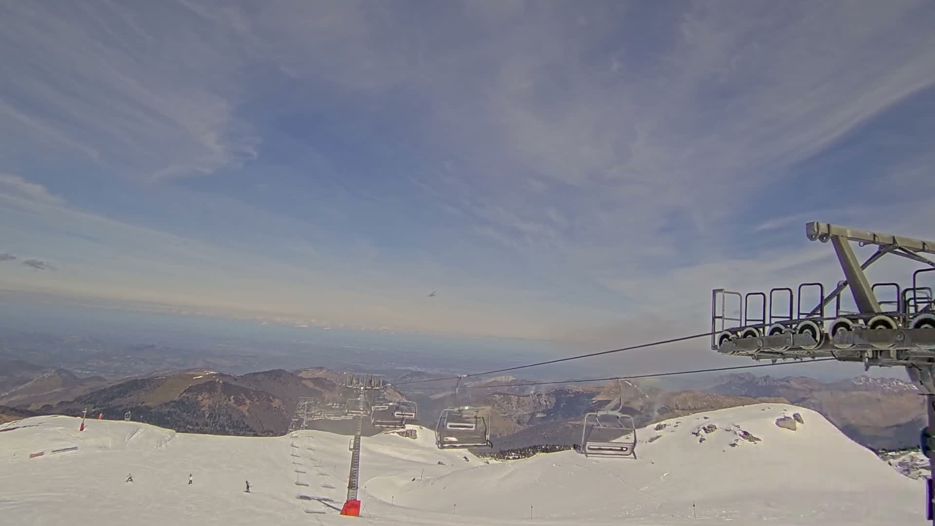 Arette La Pierre-Saint-Martin Summit Ski Slope & France - Spain Border Live Cam - Arette, Pyrenees-Atlantiques, Nouvelle-Aquitaine, France