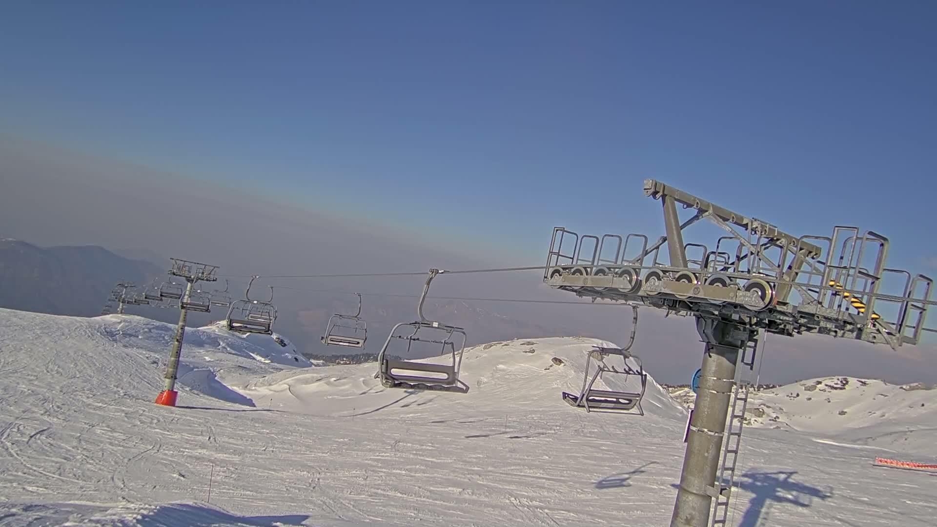Arette La Pierre-Saint-Martin Summit Ski Slope & France - Spain Border Live Cam - Arette, Pyrenees-Atlantiques, Nouvelle-Aquitaine, France