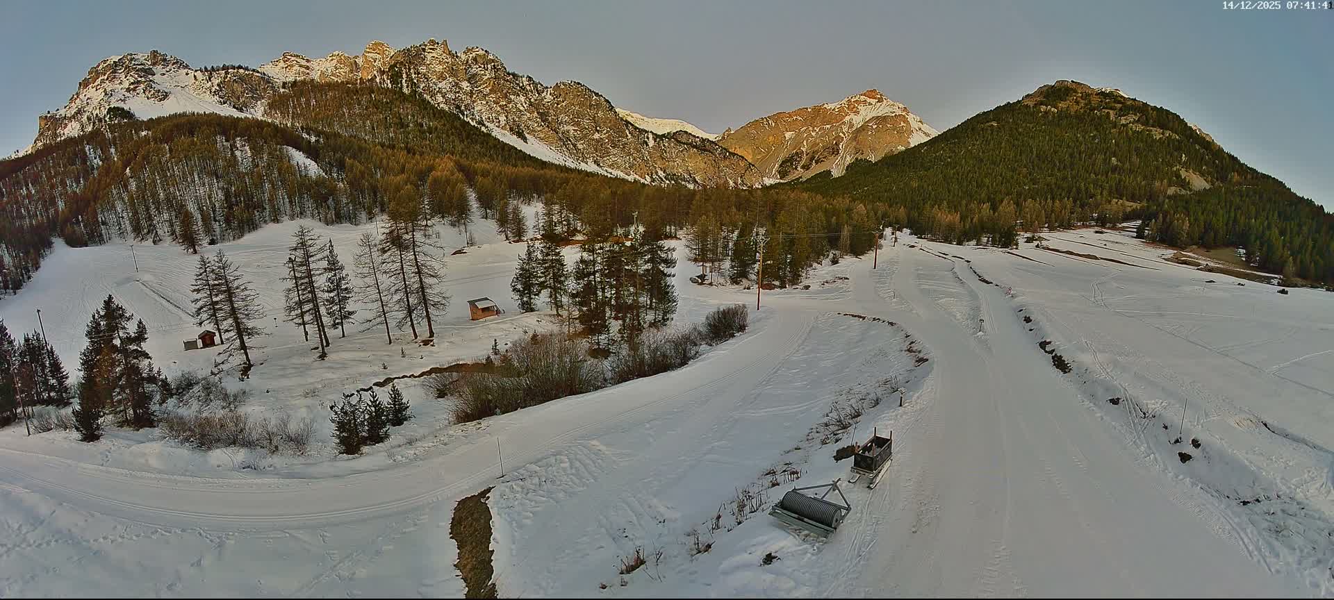 Arvieux Cross-Country Ski Center ( Foyer de ski de fond Arvieux) Live Cam - Brunissard, Arvieux, Briancon, Hautes-Alpes, Provence-Alpes-Cote d’Azur, France