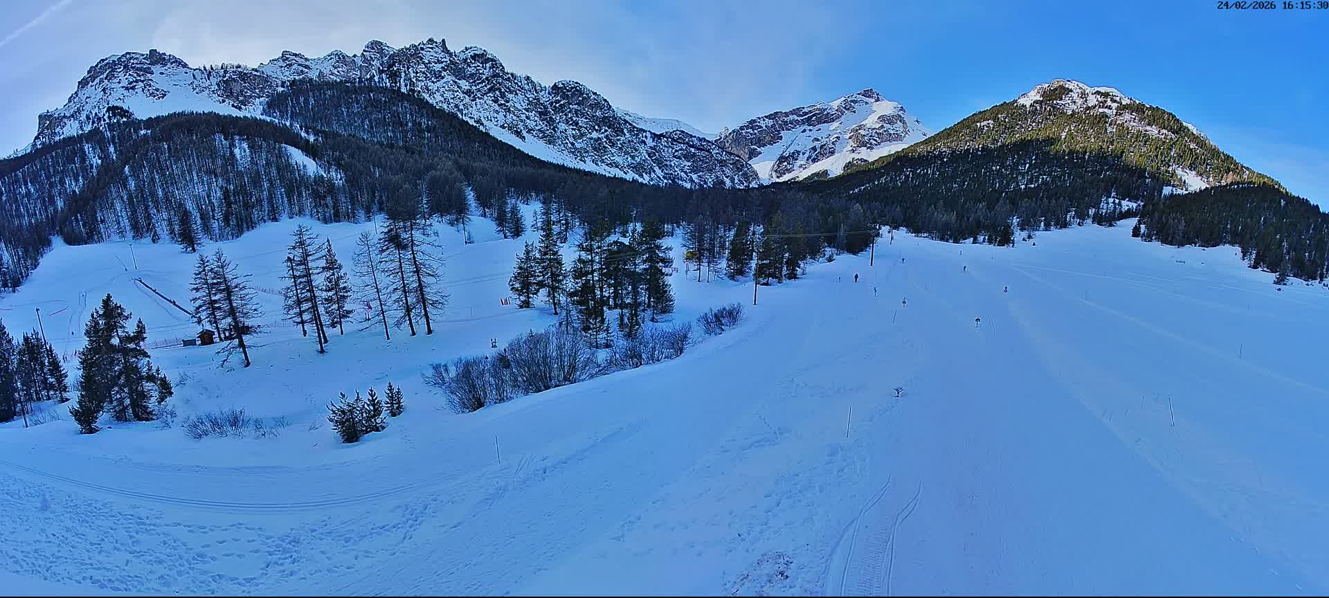 Arvieux Cross-Country Ski Center ( Foyer de ski de fond Arvieux) Live Cam - Brunissard, Arvieux, Briancon, Hautes-Alpes, Provence-Alpes-Cote d’Azur, France