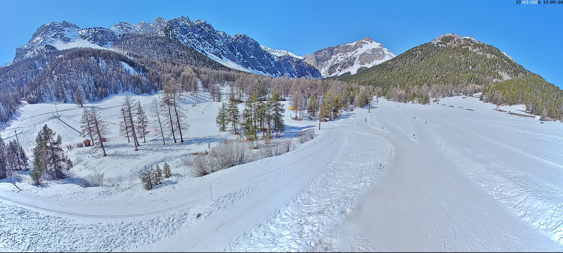 Arvieux Cross-Country Ski Center ( Foyer de ski de fond Arvieux) Live Cam - Brunissard, Arvieux, Briancon, Hautes-Alpes, Provence-Alpes-Cote d’Azur, France