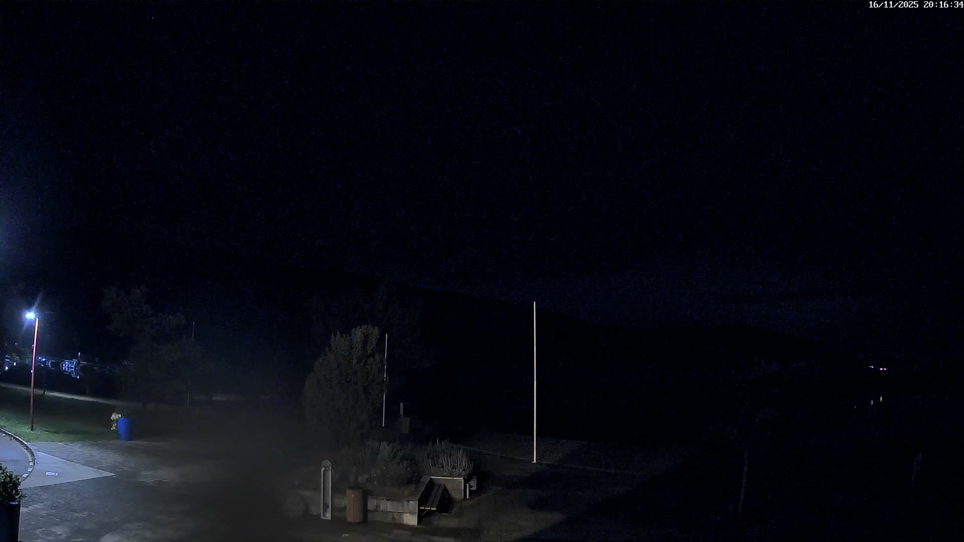 Montalieu-Vercieu, Vallée Bleue Base de Loisirs Leisure Park & Le Rhone River View Live Cam - Montalieu, Montalieu-Vercieu, La Tour-du-Pin, Isère, Auvergne-Rhône-Alpes, France