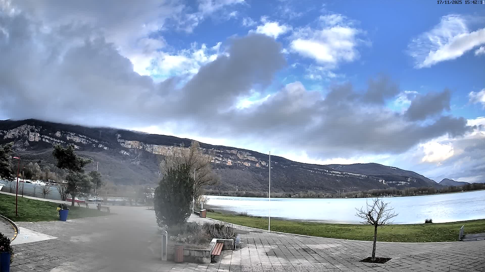 Montalieu-Vercieu, Vallée Bleue Base de Loisirs Leisure Park & Le Rhone River View Live Cam - Montalieu, Montalieu-Vercieu, La Tour-du-Pin, Isère, Auvergne-Rhône-Alpes, France