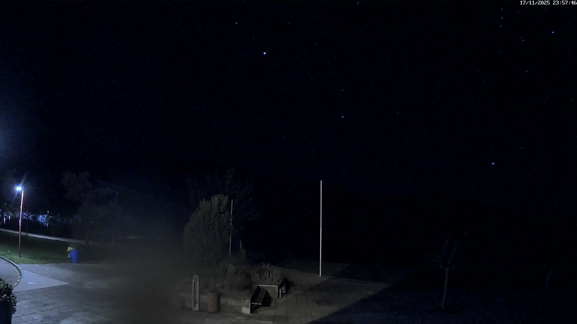 Montalieu-Vercieu, Vallée Bleue Base de Loisirs Leisure Park & Le Rhone River View Live Cam - Montalieu, Montalieu-Vercieu, La Tour-du-Pin, Isère, Auvergne-Rhône-Alpes, France