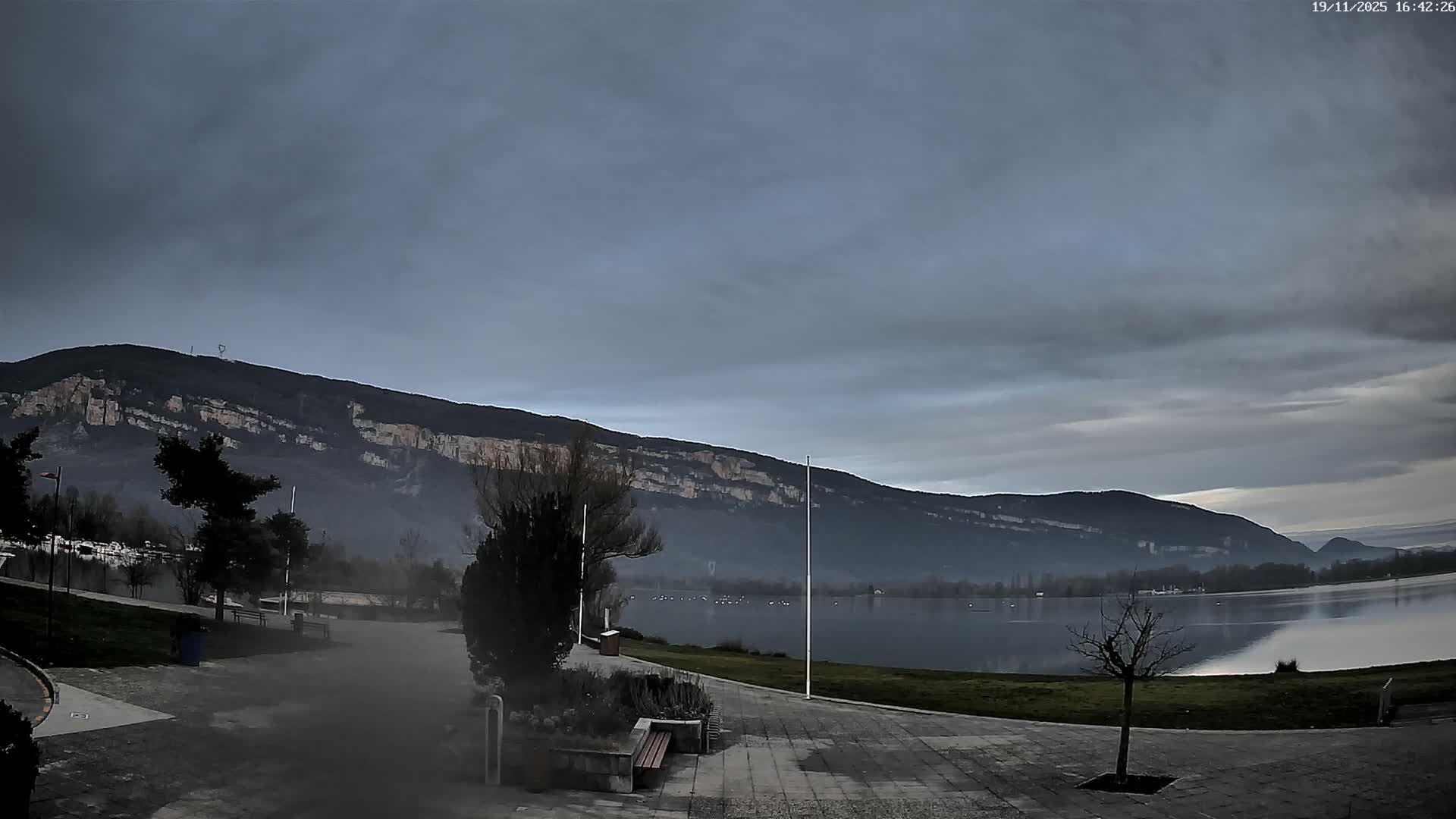 Montalieu-Vercieu, Vallée Bleue Base de Loisirs Leisure Park & Le Rhone River View Live Cam - Montalieu, Montalieu-Vercieu, La Tour-du-Pin, Isère, Auvergne-Rhône-Alpes, France