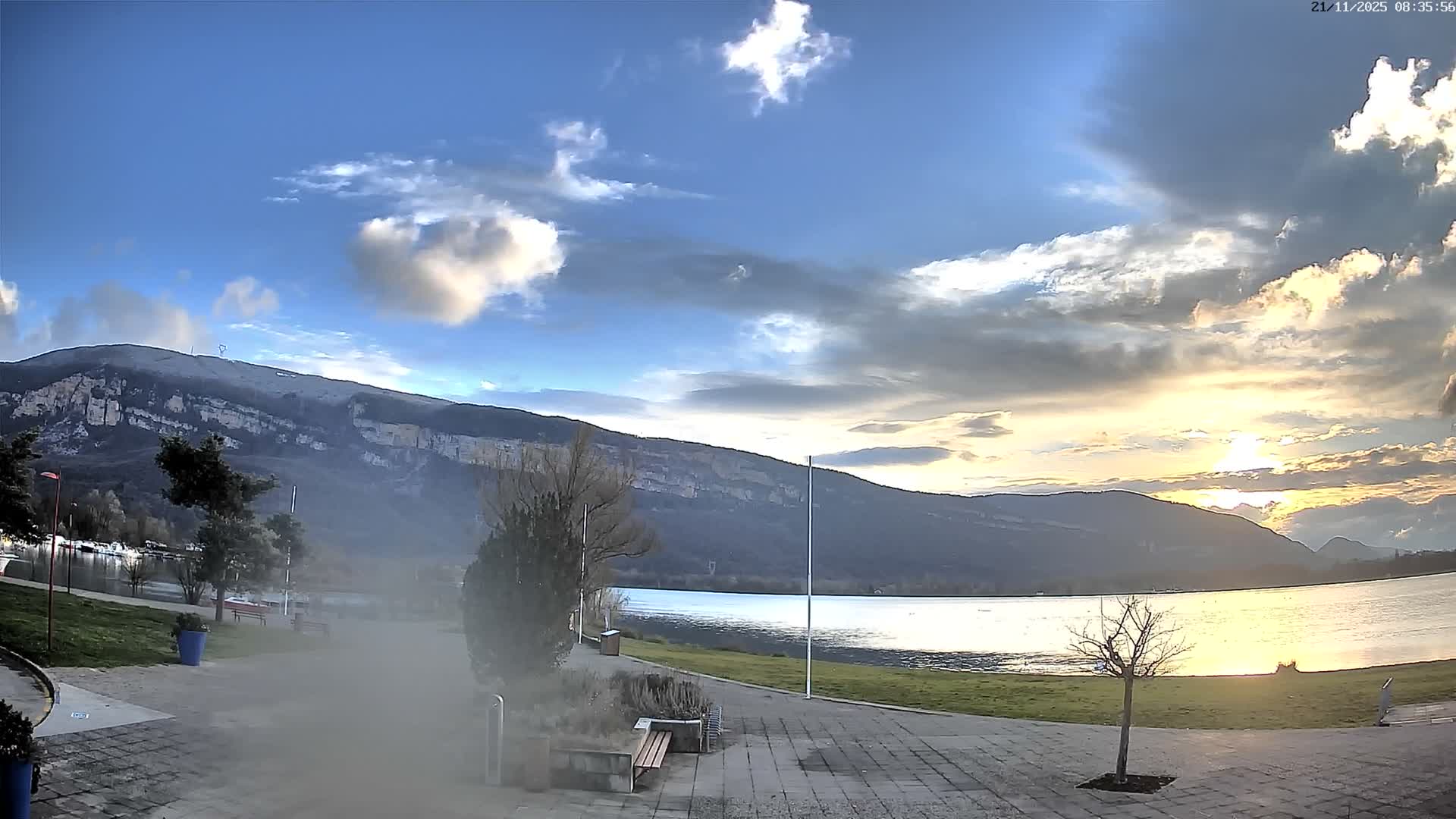 Montalieu-Vercieu, Vallée Bleue Base de Loisirs Leisure Park & Le Rhone River View Live Cam - Montalieu, Montalieu-Vercieu, La Tour-du-Pin, Isère, Auvergne-Rhône-Alpes, France