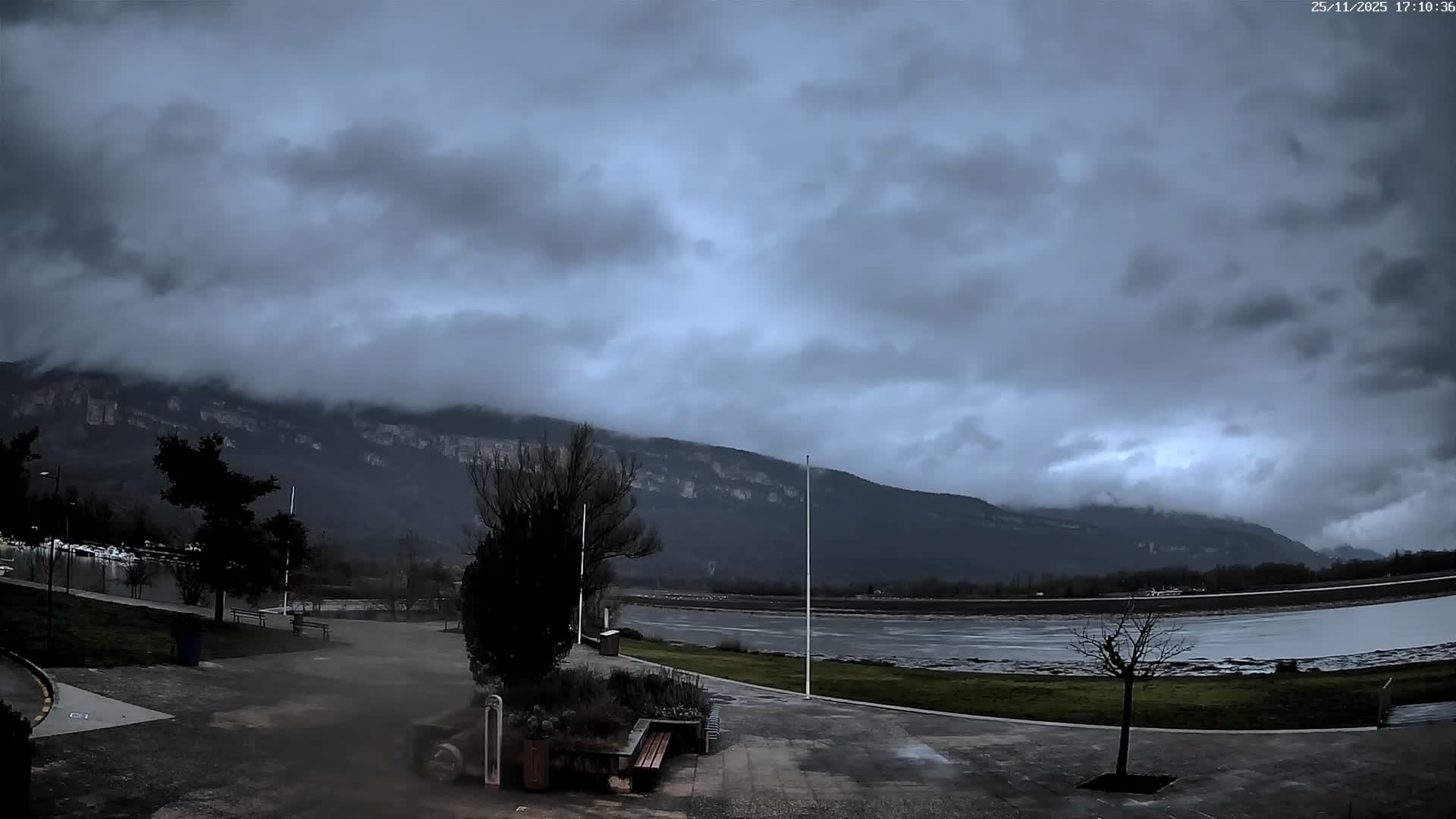 Montalieu-Vercieu, Vallée Bleue Base de Loisirs Leisure Park & Le Rhone River View Live Cam - Montalieu, Montalieu-Vercieu, La Tour-du-Pin, Isère, Auvergne-Rhône-Alpes, France