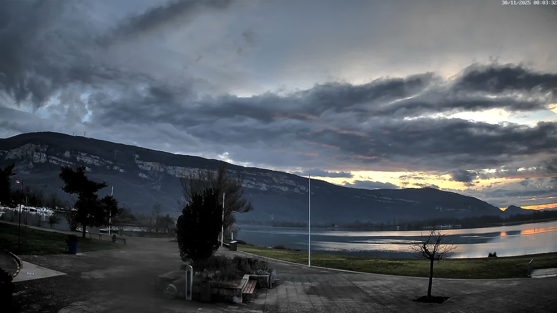 Montalieu-Vercieu, Vallée Bleue Base de Loisirs Leisure Park & Le Rhone River View Live Cam - Montalieu, Montalieu-Vercieu, La Tour-du-Pin, Isère, Auvergne-Rhône-Alpes, France