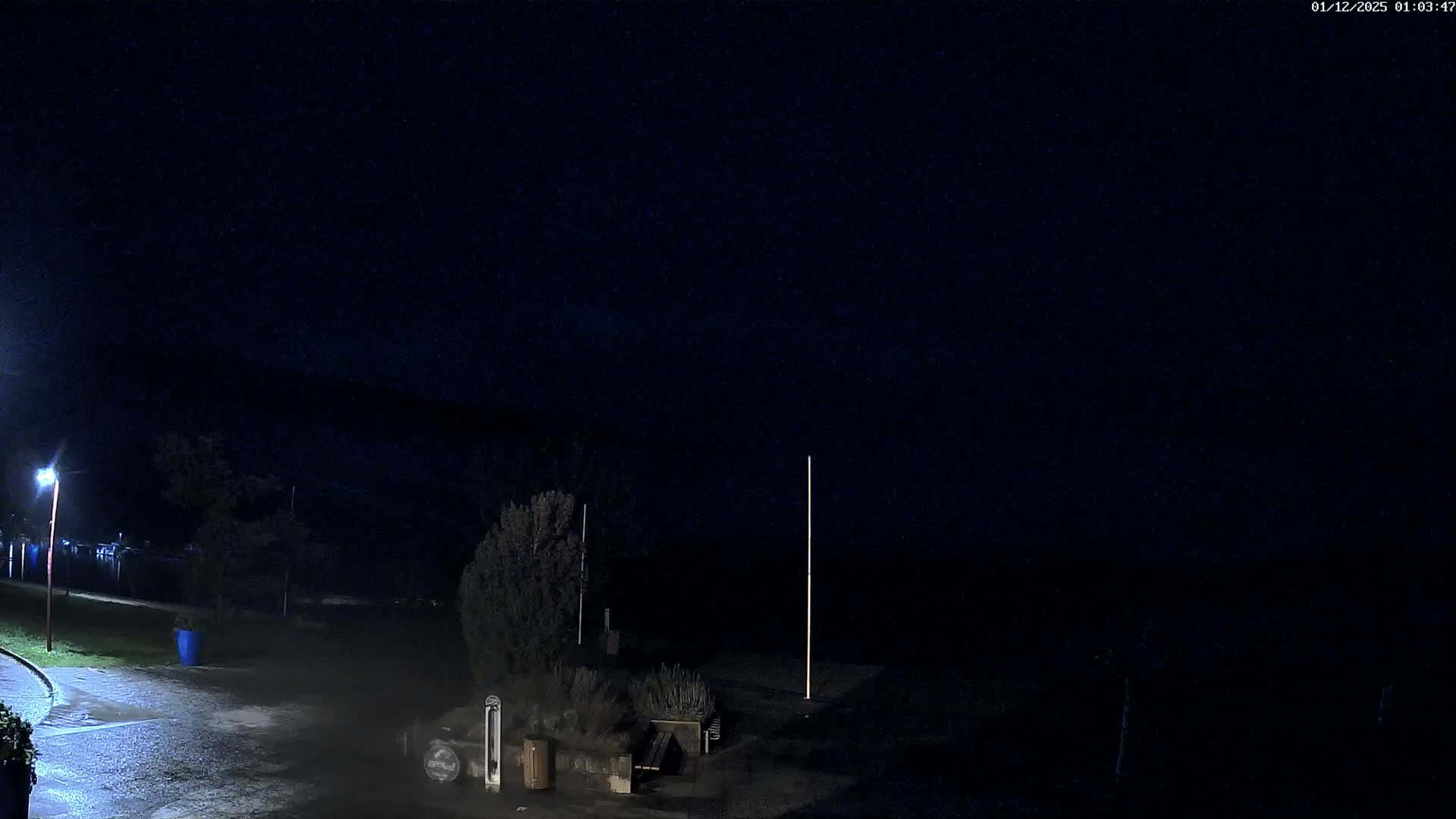 Montalieu-Vercieu, Vallée Bleue Base de Loisirs Leisure Park & Le Rhone River View Live Cam - Montalieu, Montalieu-Vercieu, La Tour-du-Pin, Isère, Auvergne-Rhône-Alpes, France