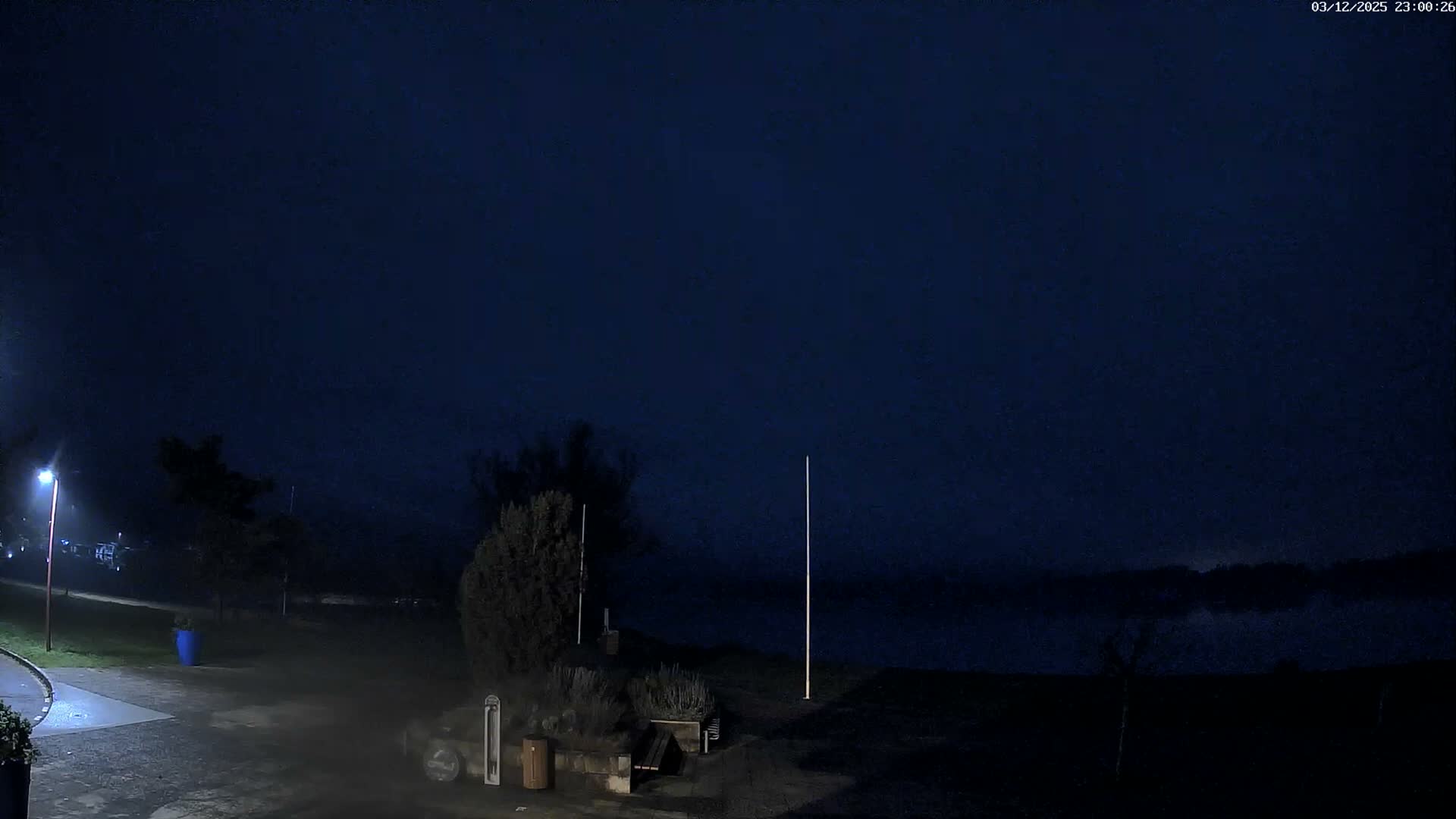 Montalieu-Vercieu, Vallée Bleue Base de Loisirs Leisure Park & Le Rhone River View Live Cam - Montalieu, Montalieu-Vercieu, La Tour-du-Pin, Isère, Auvergne-Rhône-Alpes, France