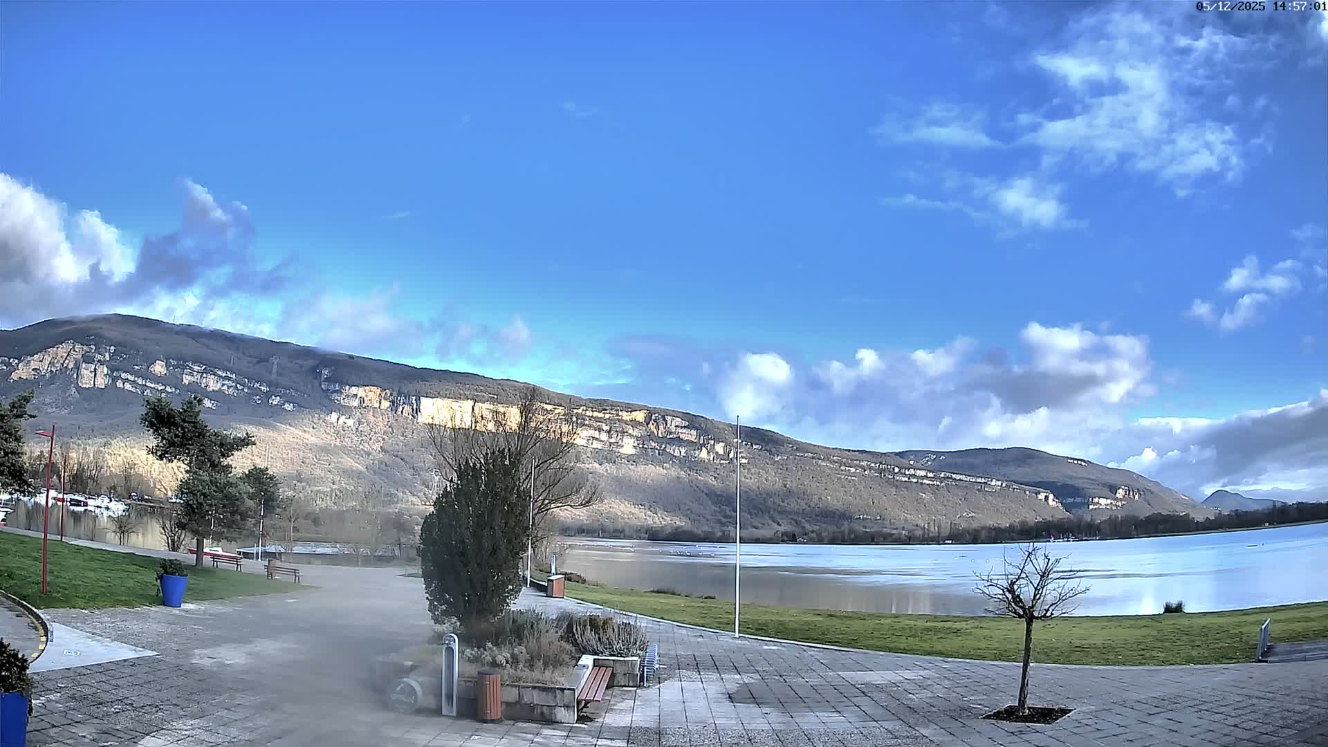 Montalieu-Vercieu, Vallée Bleue Base de Loisirs Leisure Park & Le Rhone River View Live Cam - Montalieu, Montalieu-Vercieu, La Tour-du-Pin, Isère, Auvergne-Rhône-Alpes, France